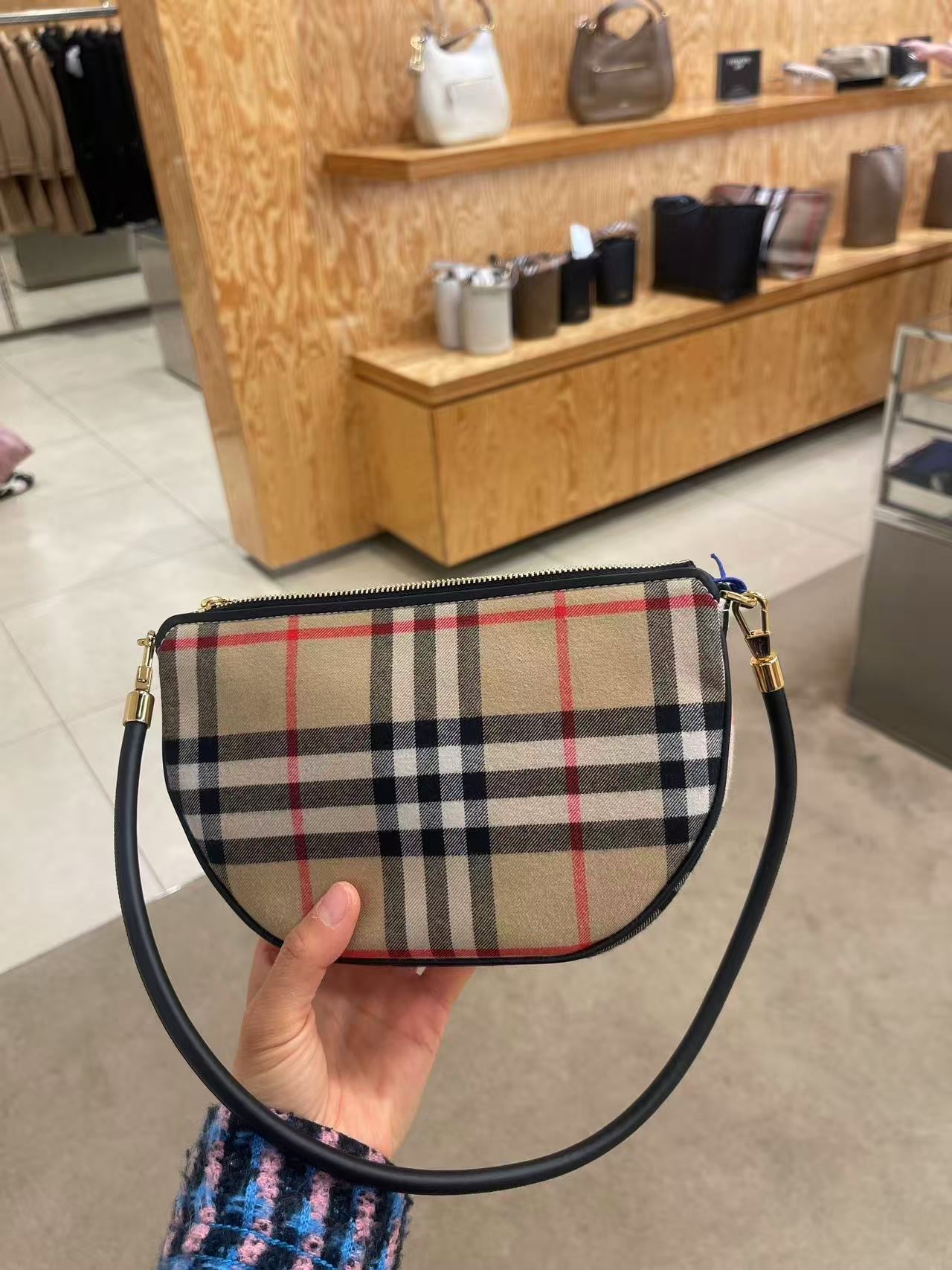 Burberry Olympia pouch shoulder bag Archive beige