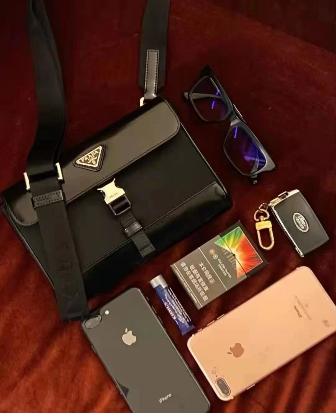 Prada 粗帶相機包 -T