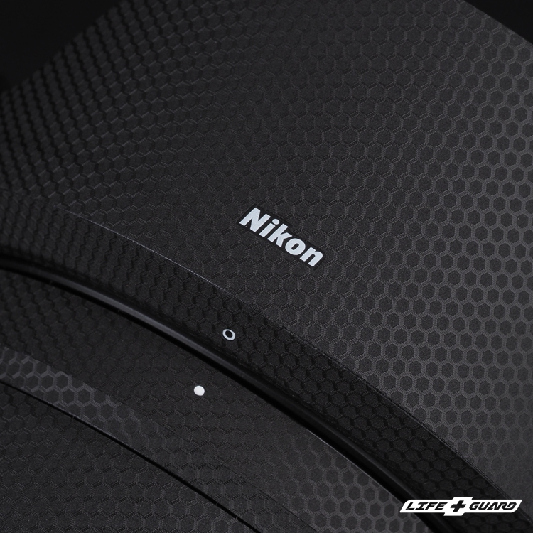 Nikon Z 24-70mm F2.8 S II 貼膜質感特寫，LIFE+GUARD 設計風格