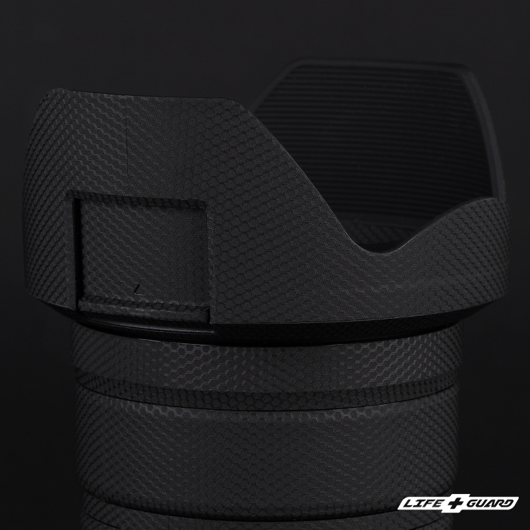 Nikon Z 24-70mm F2.8 S II 遮光罩貼膜質感特寫，LIFE+GUARD 設計風格