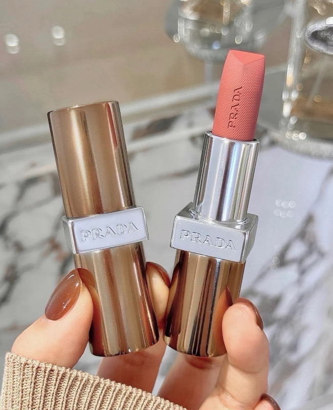 PRADA尼龍柔霧唇膏-麂皮摩卡限定版3.8g#B101 廢裸棕