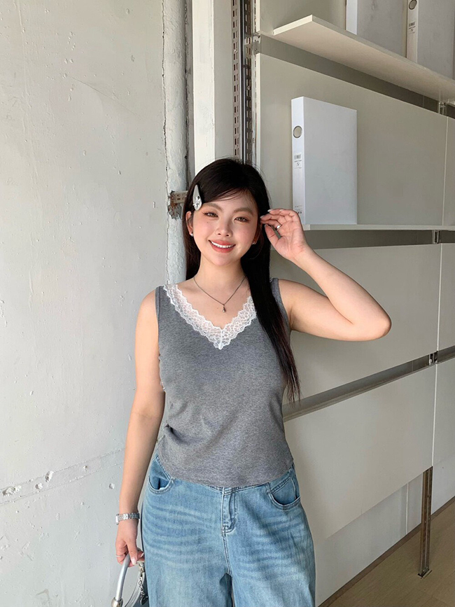 蕾絲V領背心小可愛-預購