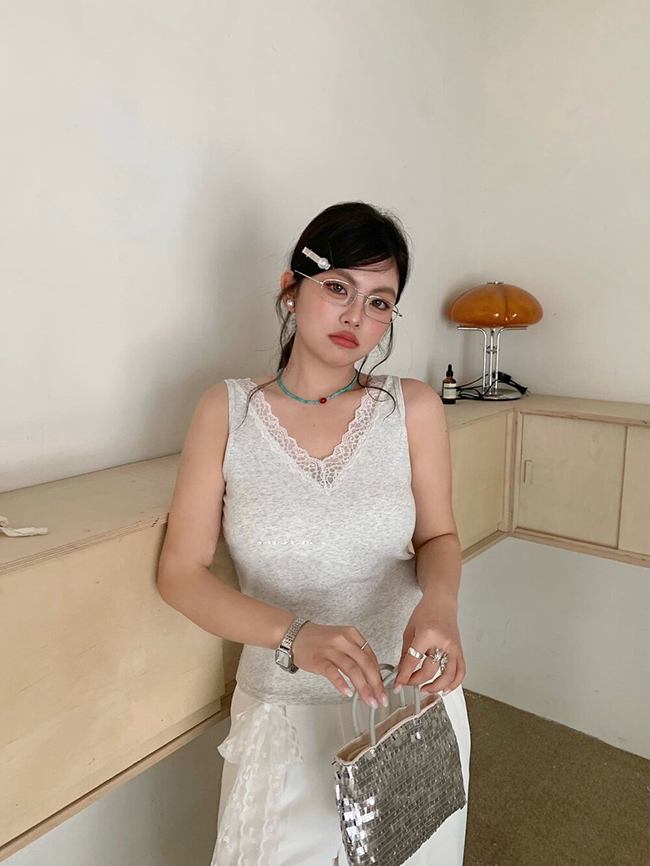 蕾絲V領背心小可愛-預購