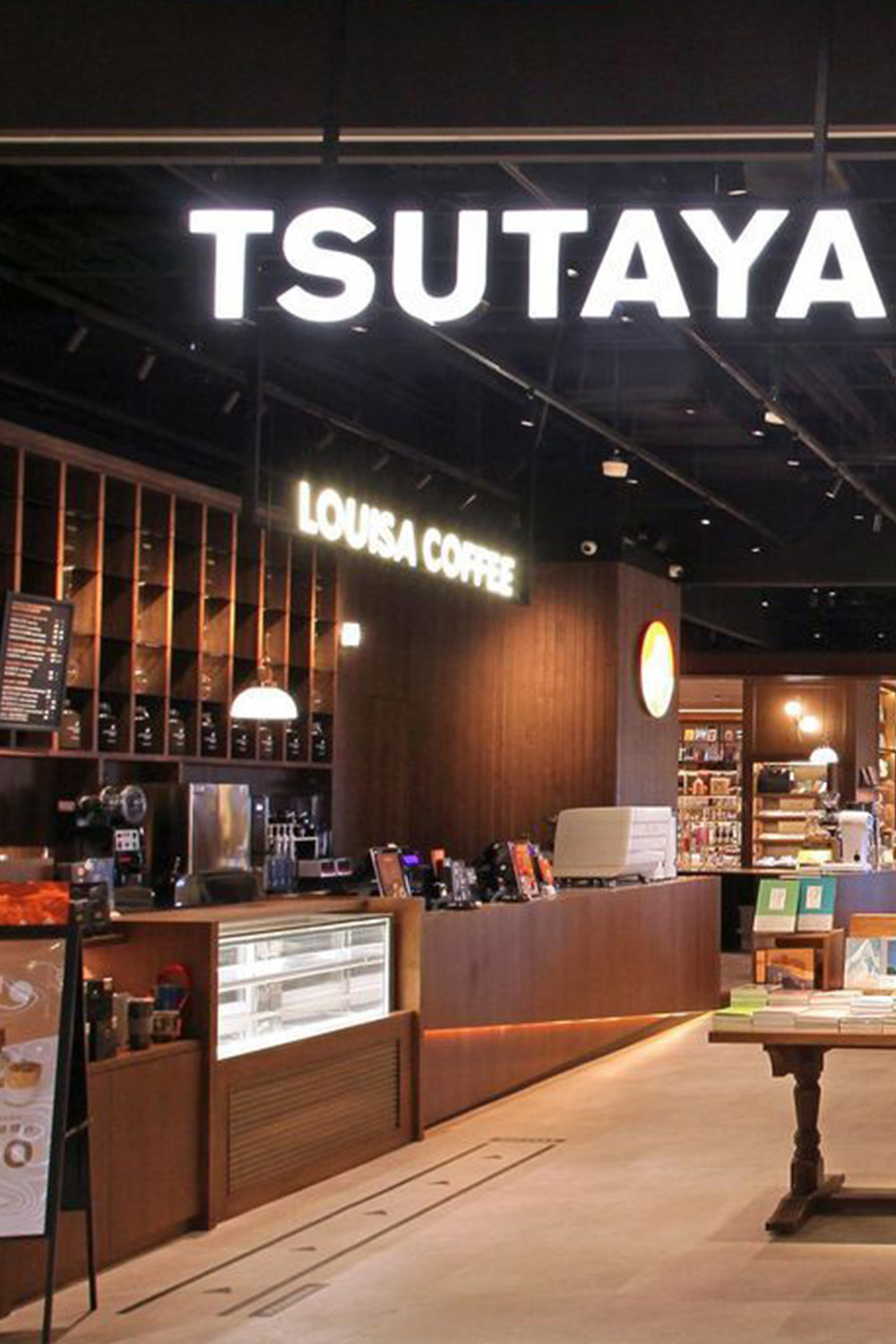 TSUTAYA BOOKSTORE 松山店