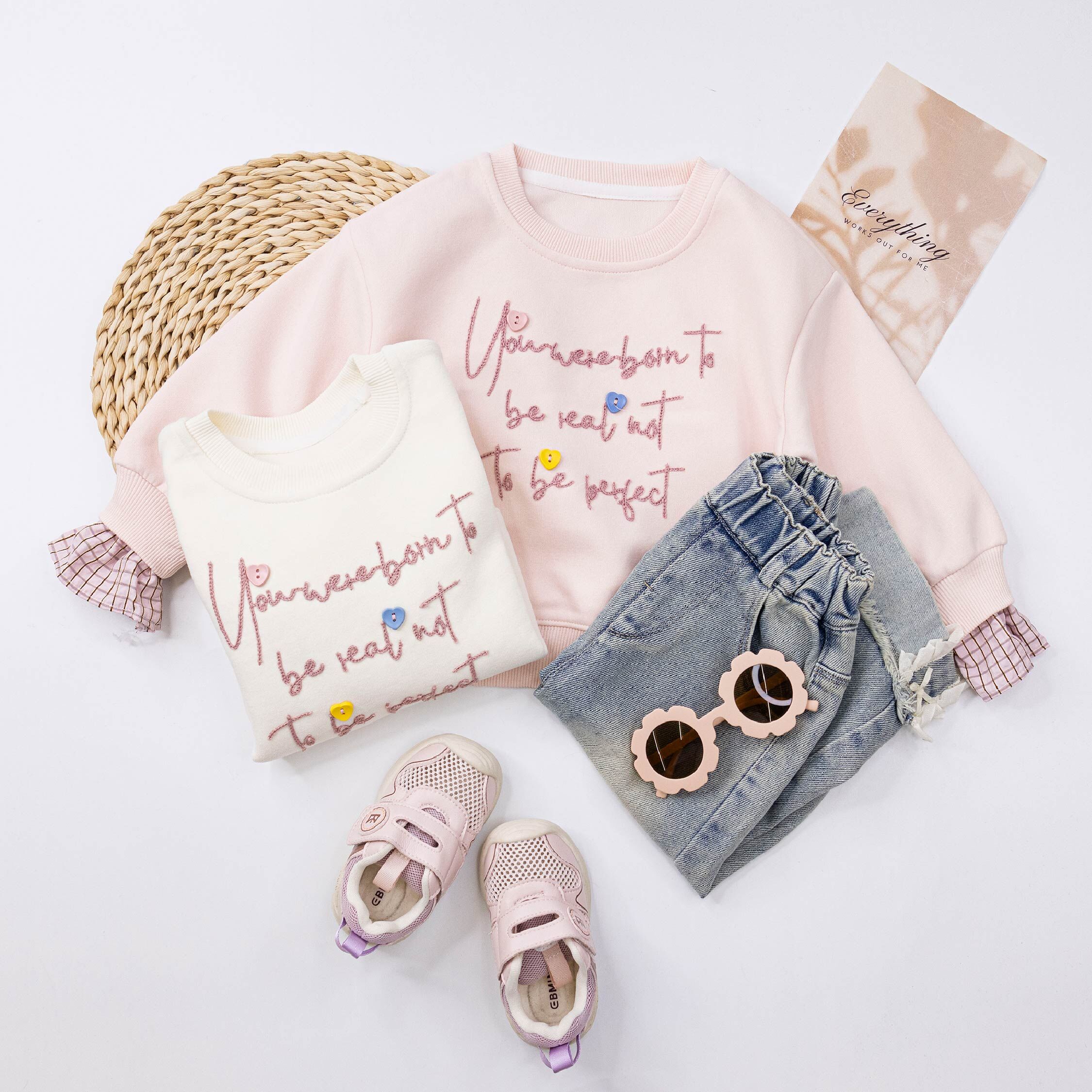 【H55470】立體愛心藝術毛線英字上衣＊二色