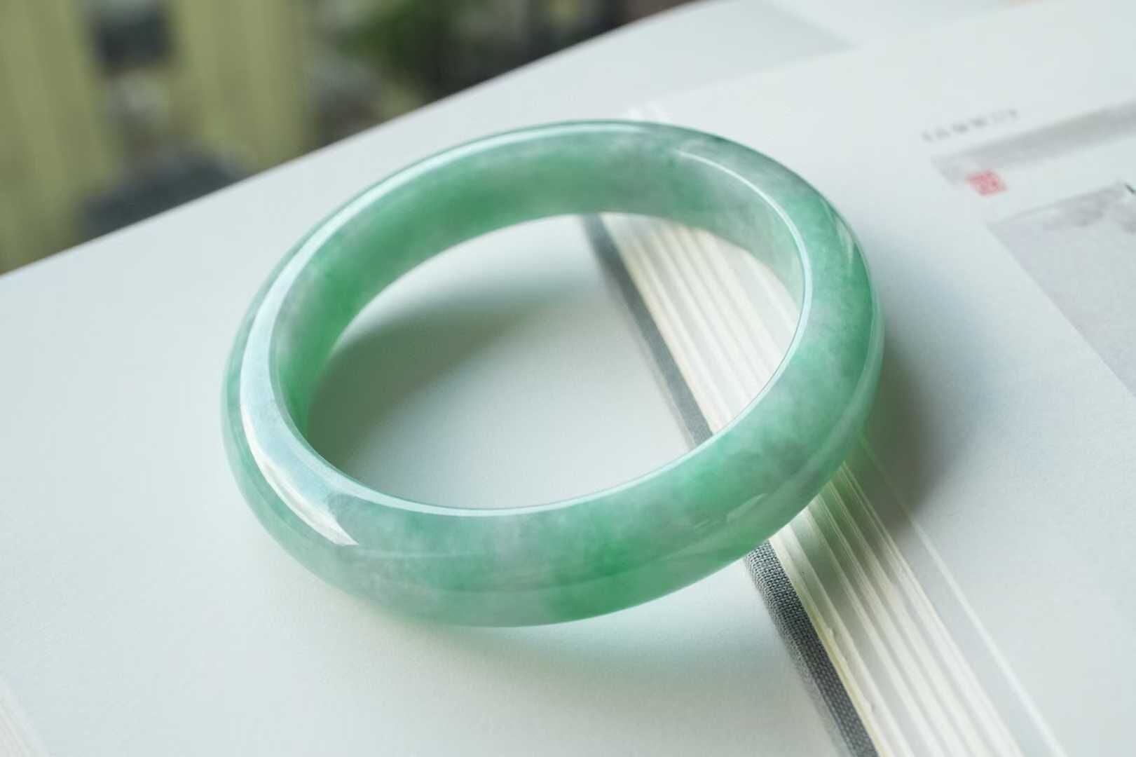 911863 56.8mm冰果陽綠翡翠正圈手鐲 (56-58)