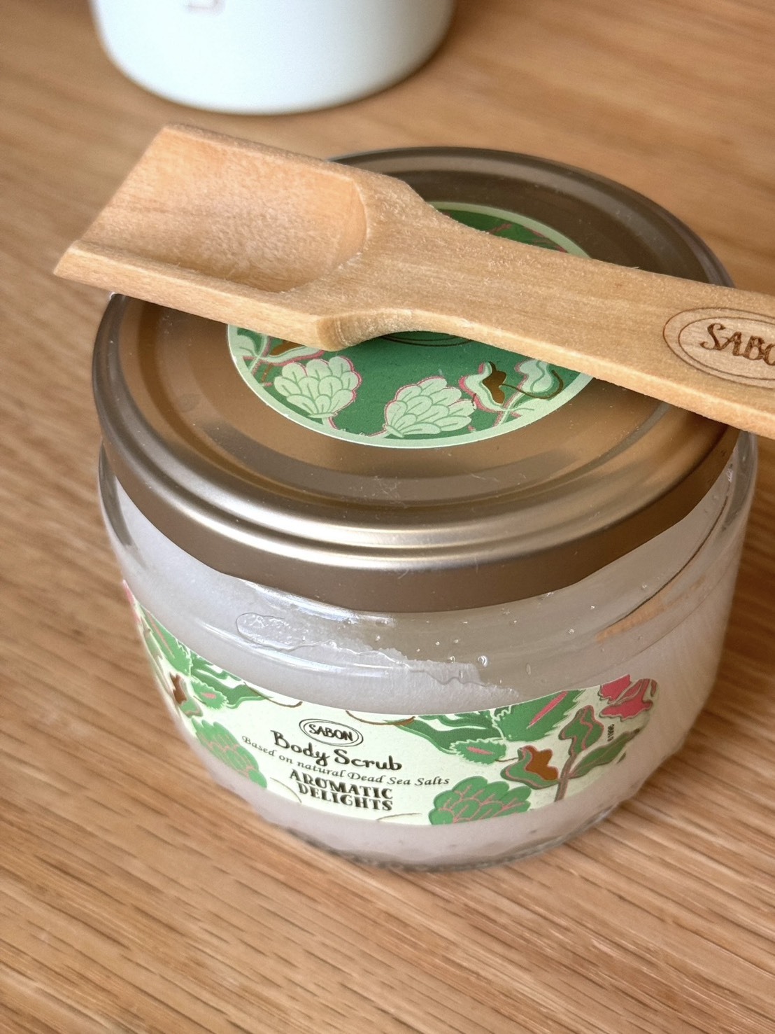 <快速出貨> Sabon 2025春季限定 綠野尋蹤身體磨砂膏 小木匙