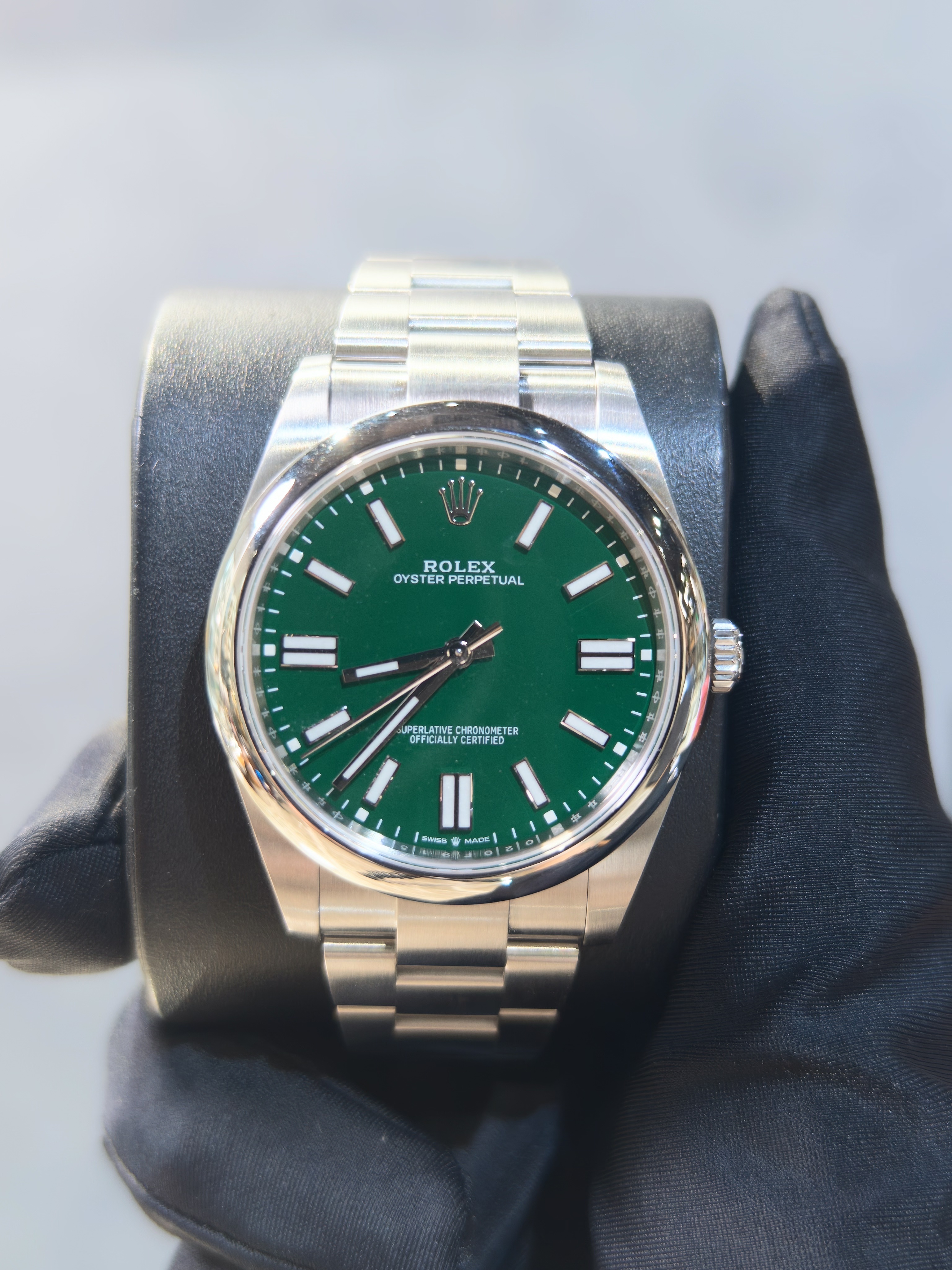 BRAND NEW ROLEX 134300 OYSTER PERPETUAL 41 WITH A GREEN DIAL AND AN OYSTER BRACELET 41MM