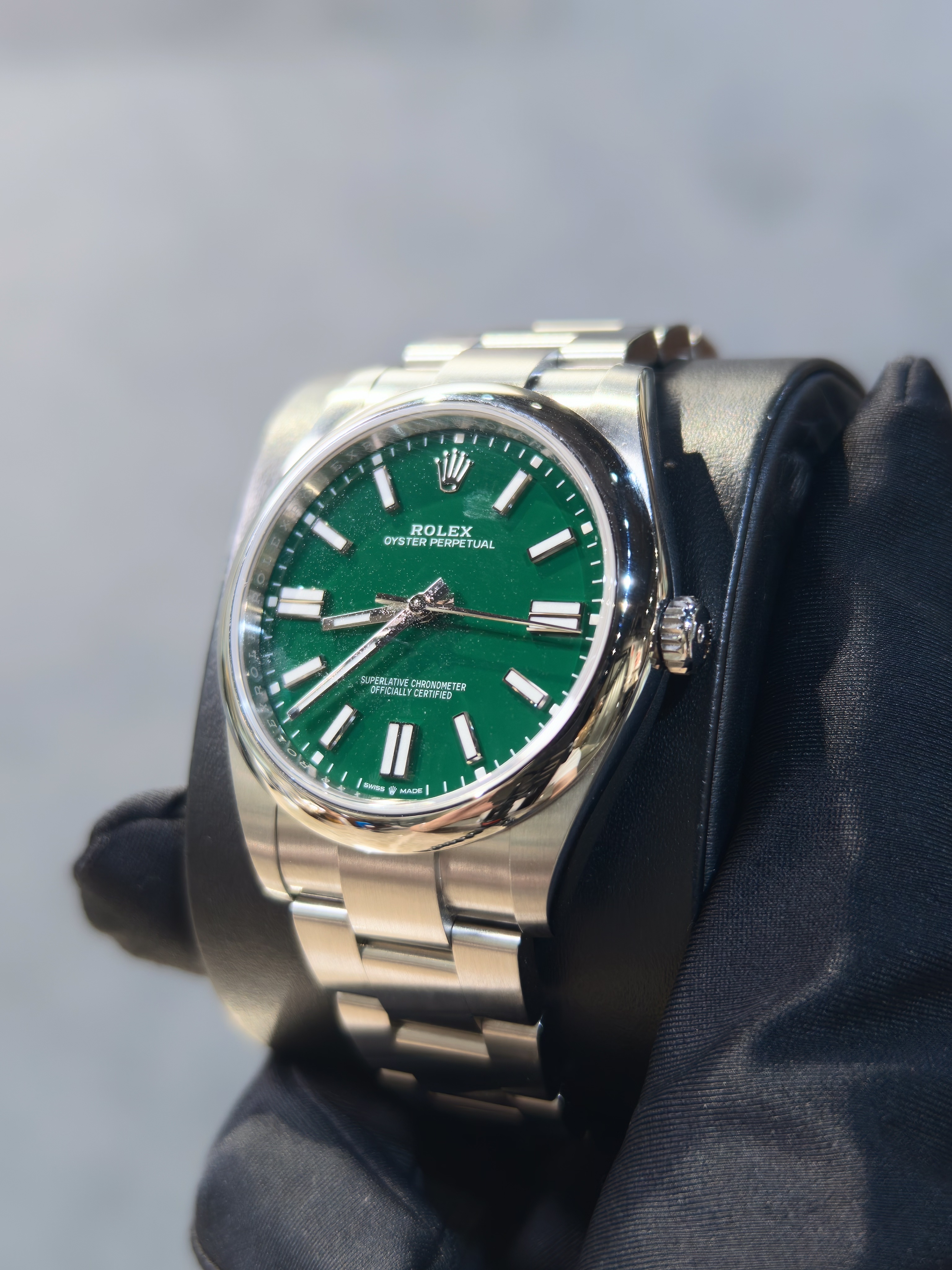 BRAND NEW ROLEX 134300 OYSTER PERPETUAL 41 WITH A GREEN DIAL AND AN OYSTER BRACELET 41MM