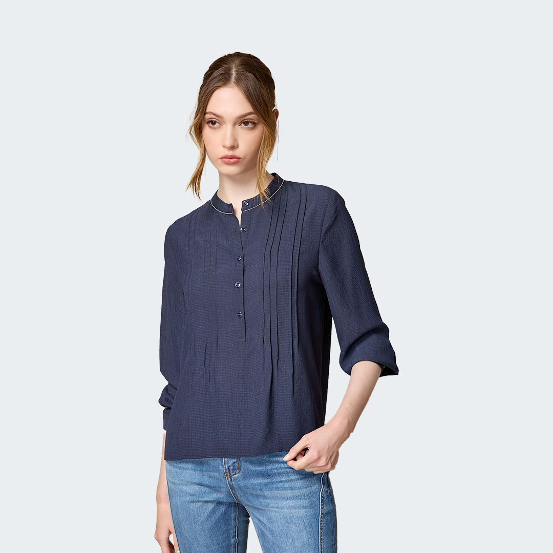 細褶立領輕透上衣