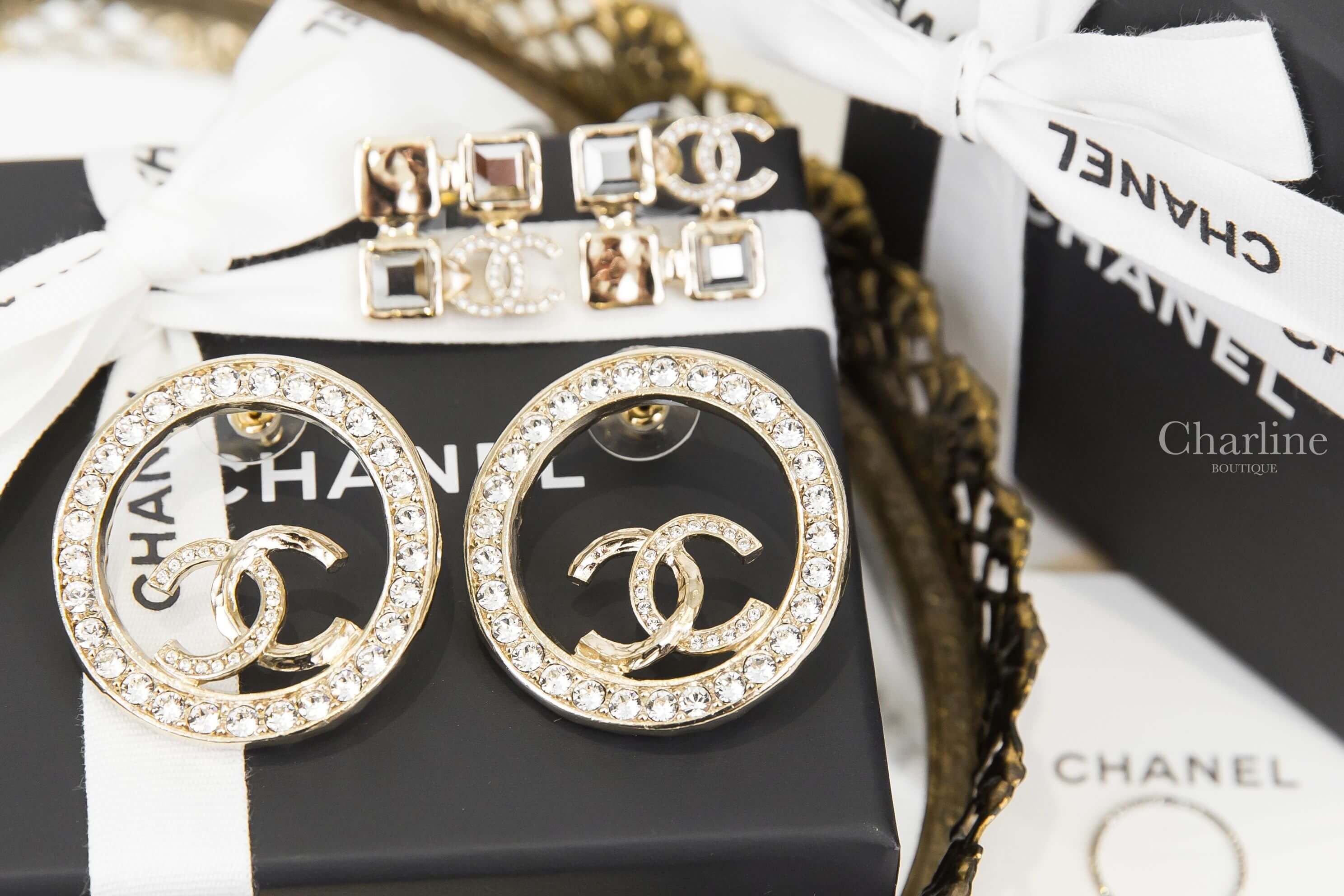 Chanel Earrings 金色水鑽拼螺紋CC水鑽滾邊簍空圓型耳環