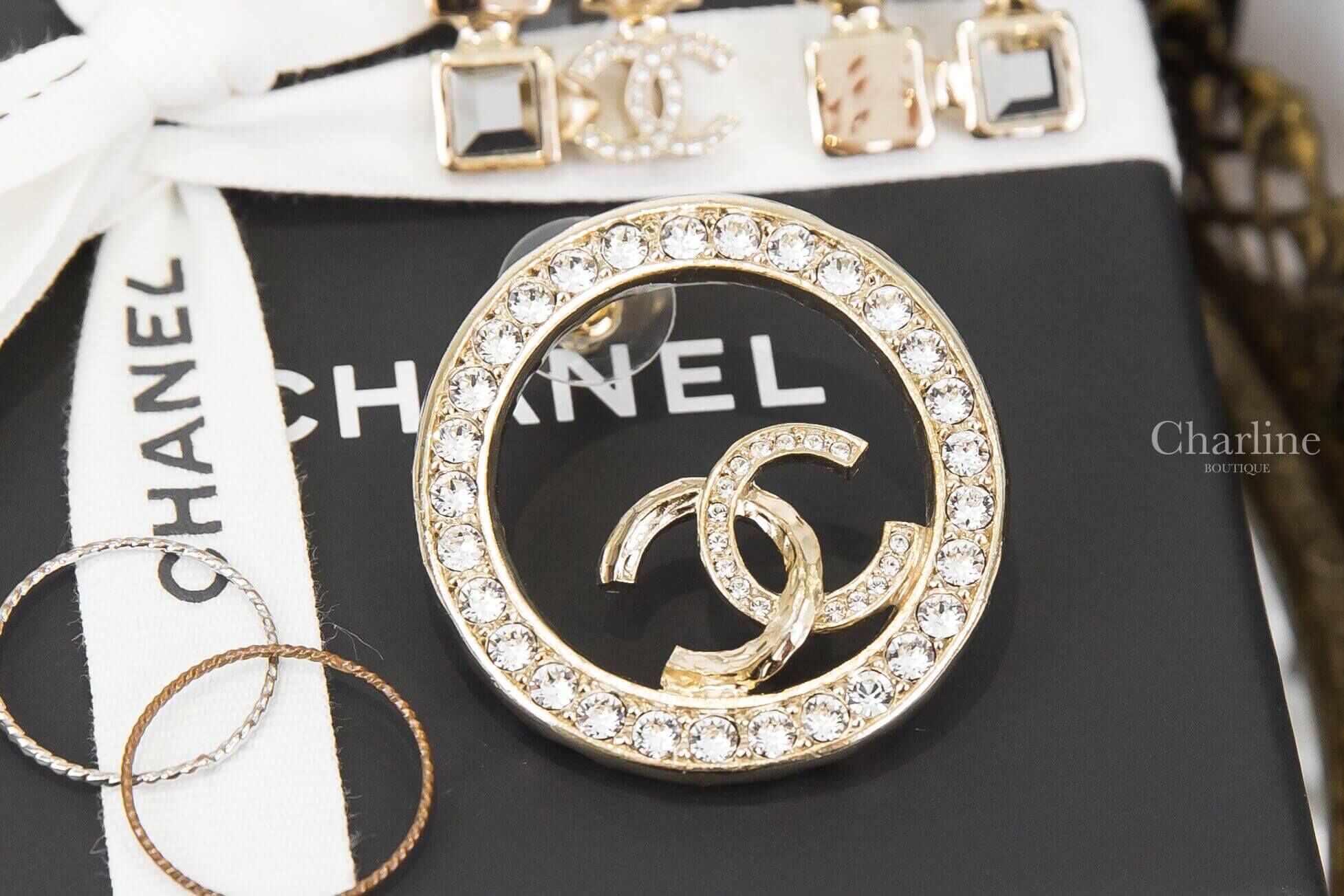 Chanel Earrings 金色水鑽拼螺紋CC水鑽滾邊簍空圓型耳環