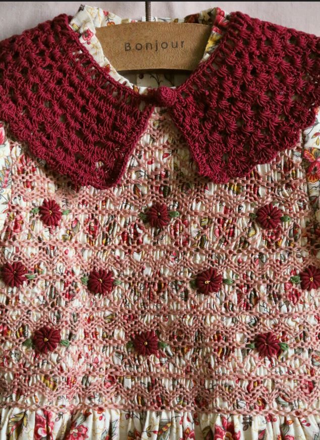 BONJOUR DIARY 可拆領刺繡印花上衣 HANDSMOCK BLOUSE WITH REMOVABLE CROCHET COLLAR