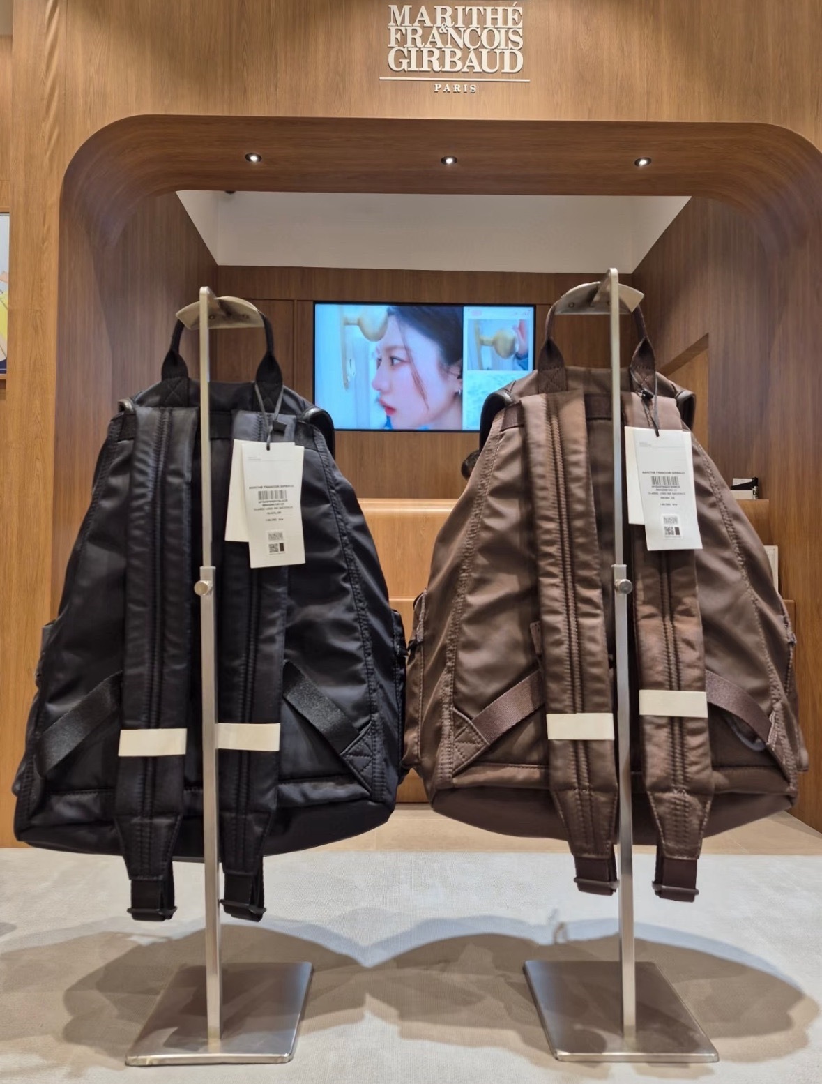 ><韓國連線>MARITHE Classic 尼龍雙肩後背包 MFG 經典LOGO 大容量 黑色/咖色