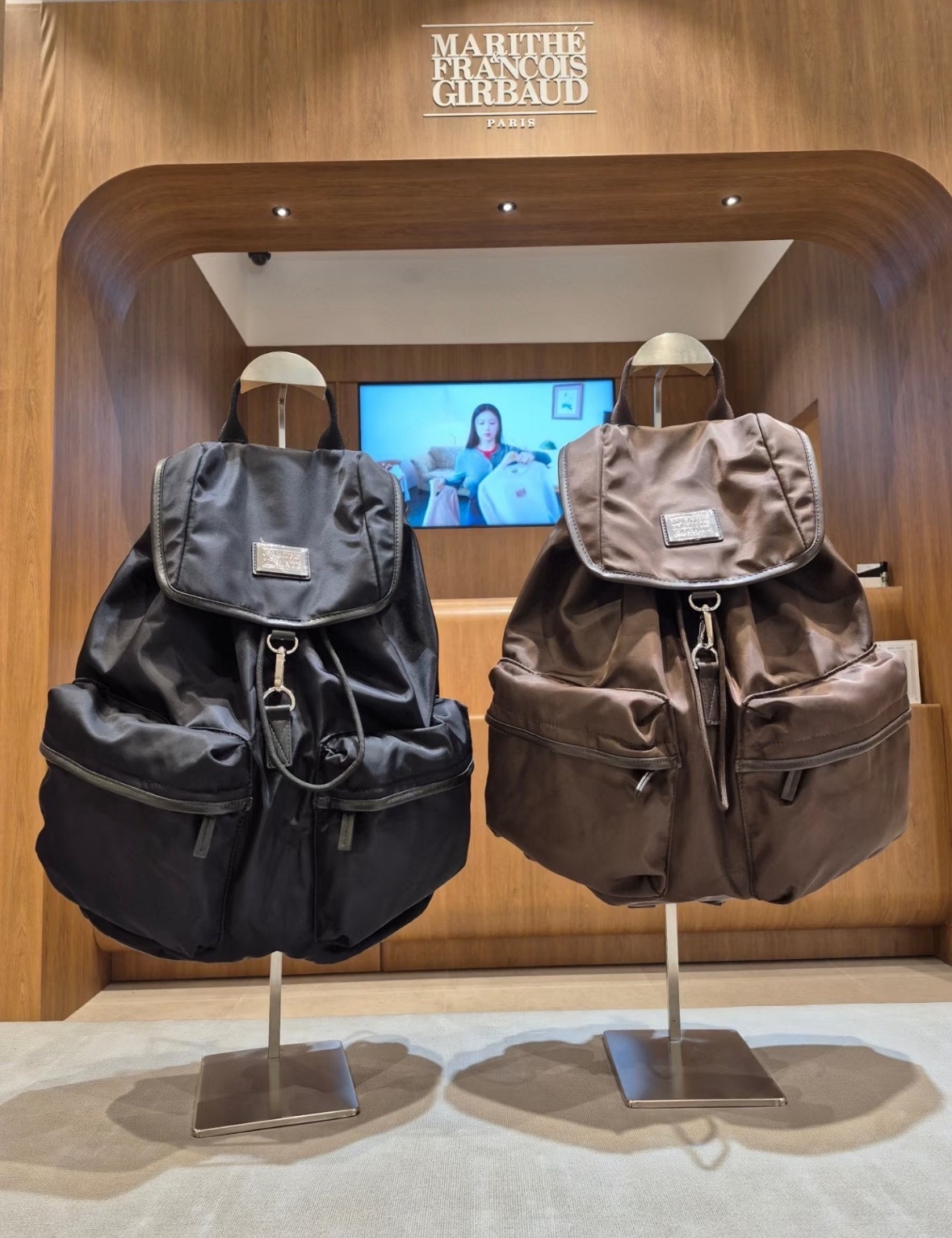 ><韓國連線>MARITHE Classic 尼龍雙肩後背包 MFG 經典LOGO 大容量 黑色/咖色