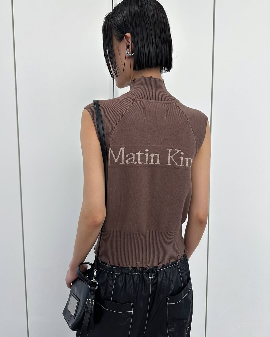 HIGH NECK LOGO KNIT ZIP UP VEST