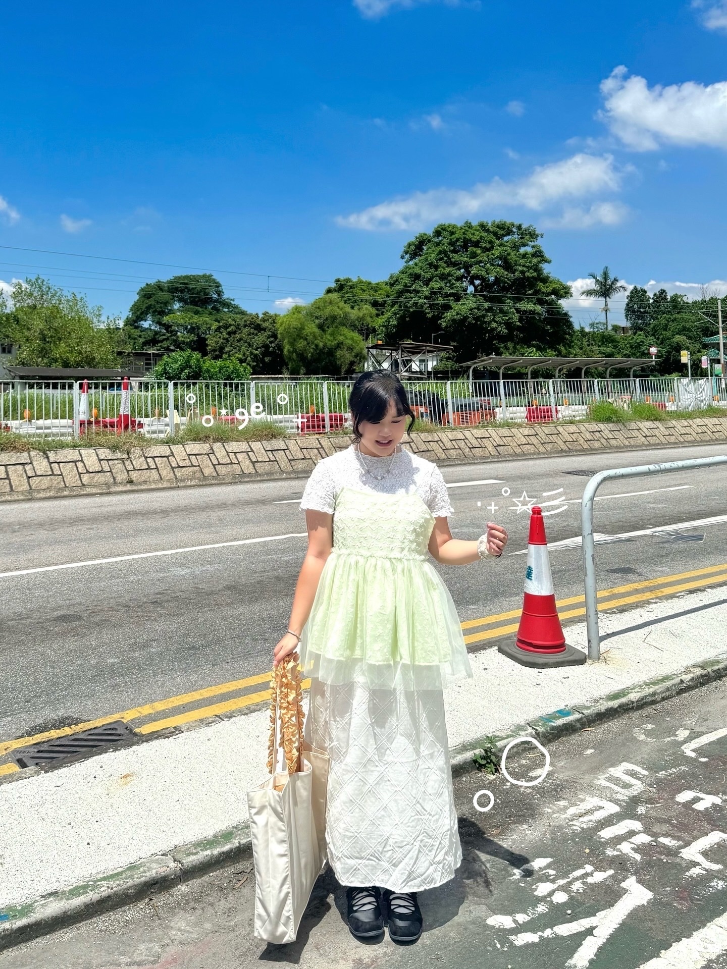 層層波浪下擺拼紗吊帶