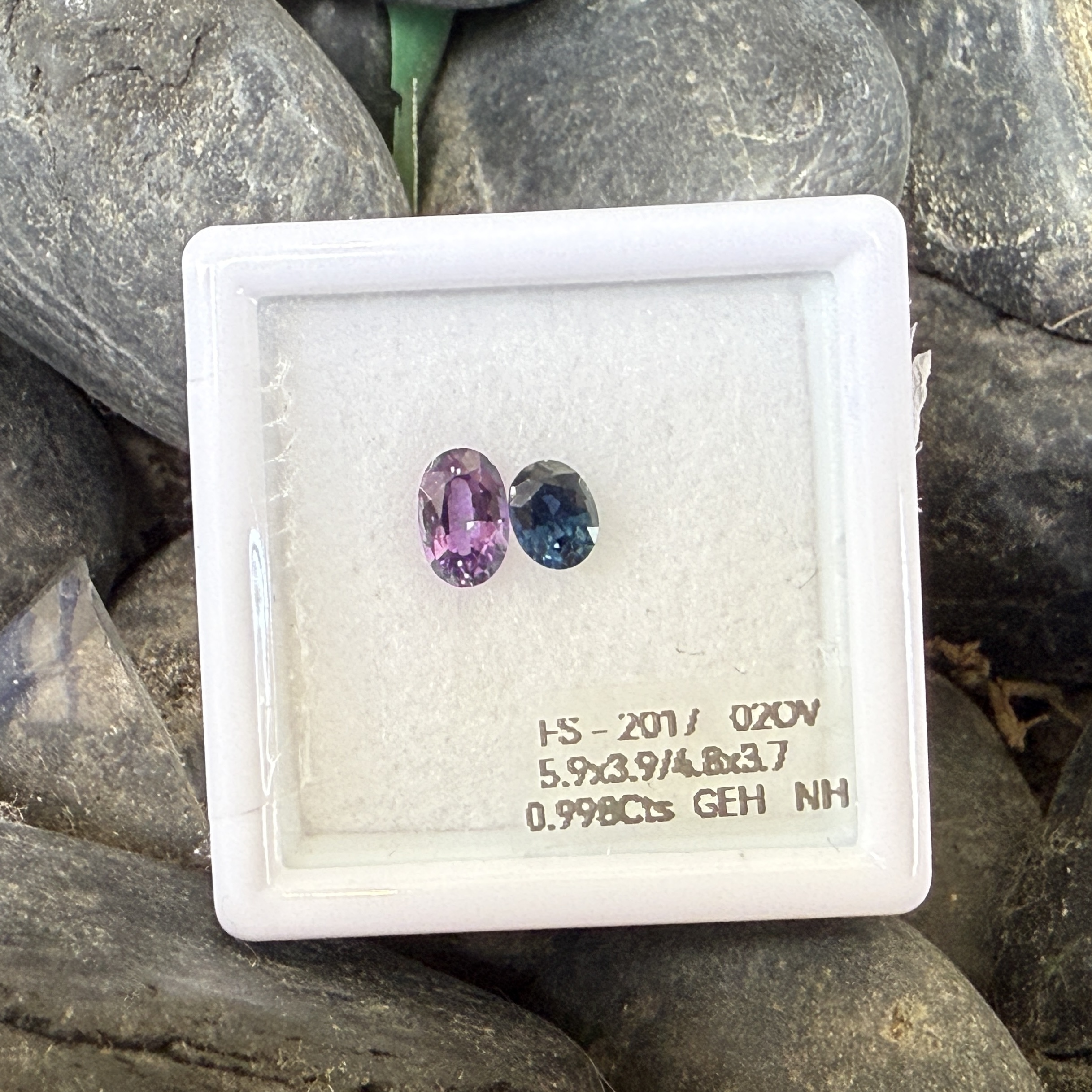 0.998ct 無燒紫色藍寶石+Teal藍寶石 - 裸石一對