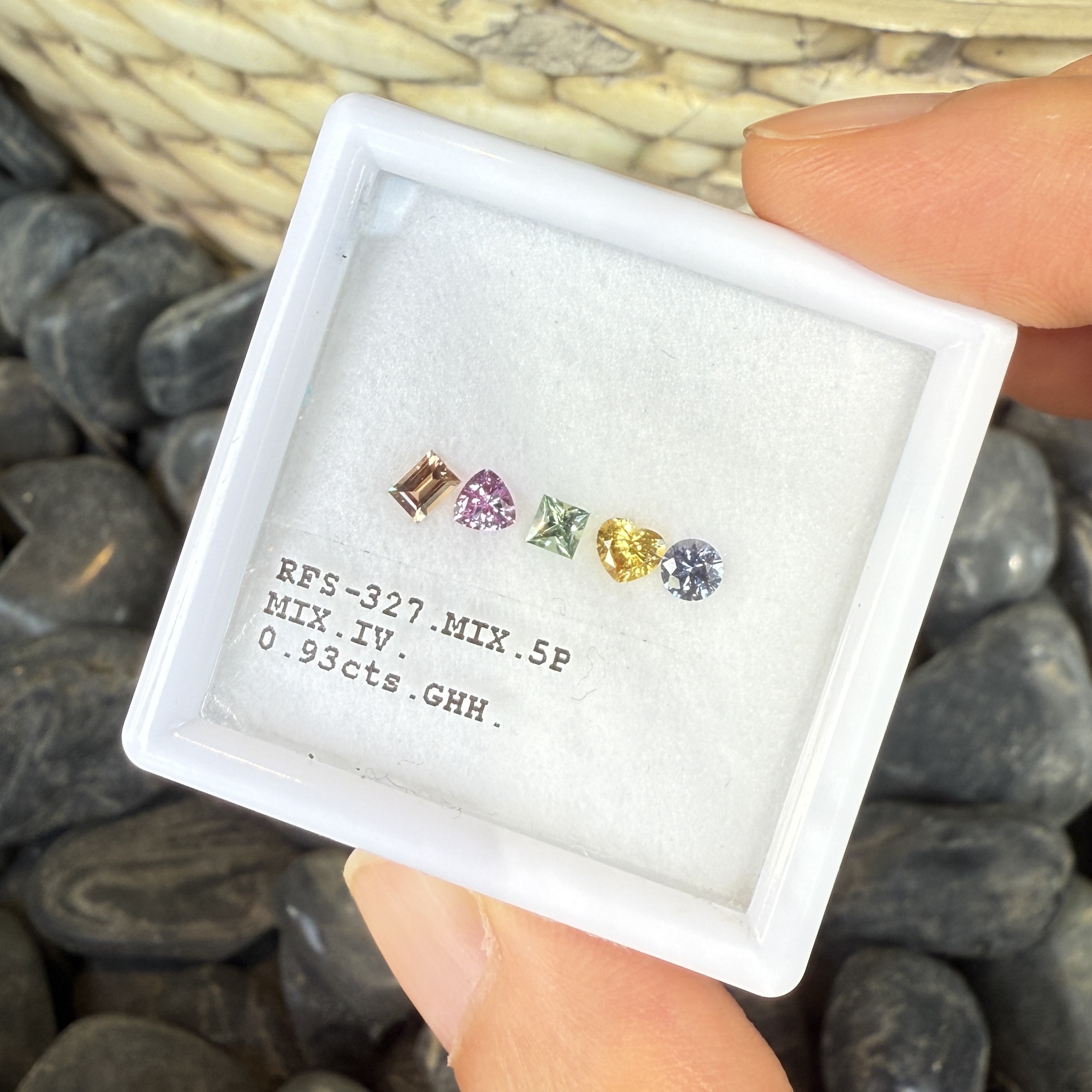 Fancy Cut 無燒藍寶石 - 裸石一盒