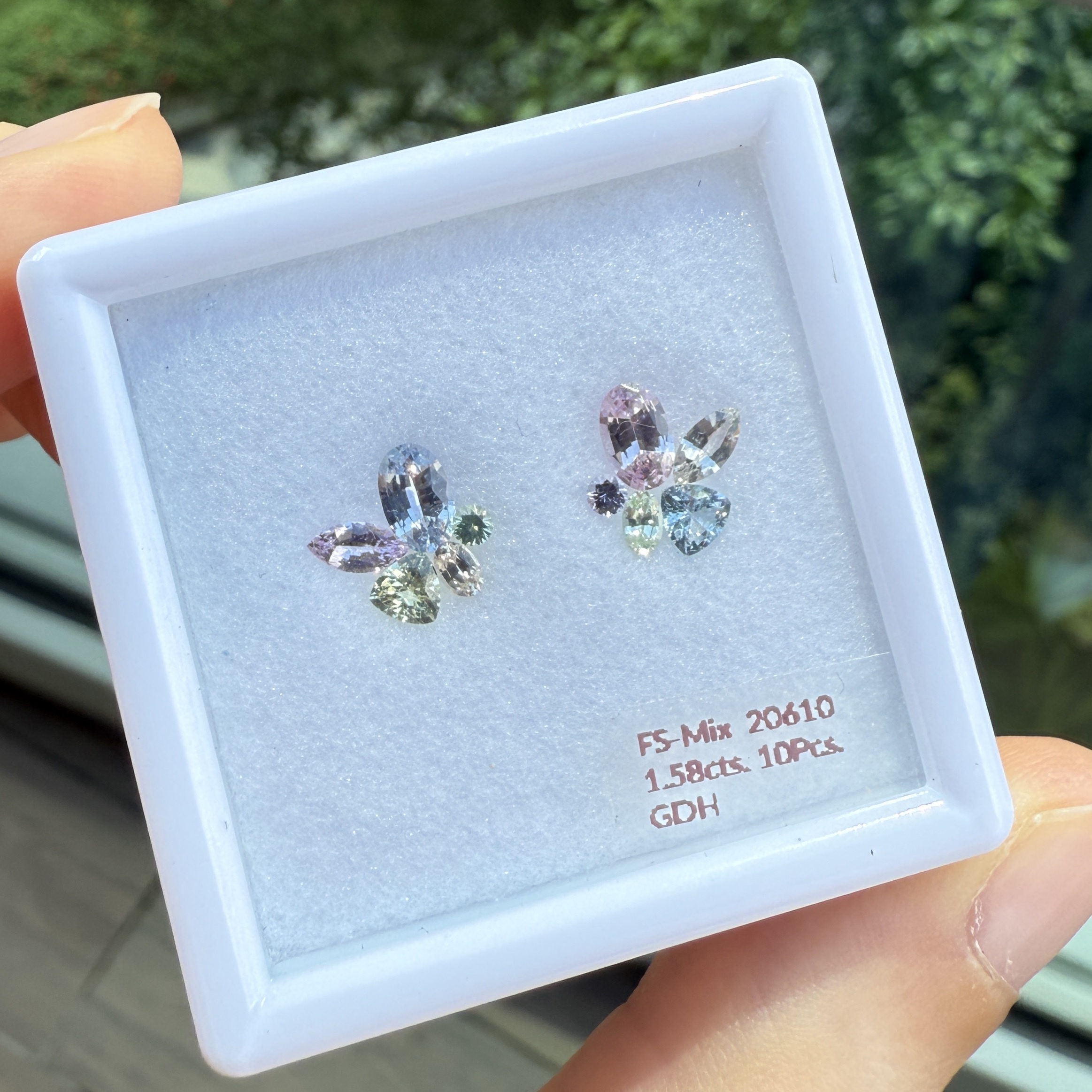 Fancy Cut 無燒藍寶石 - 裸石一盒