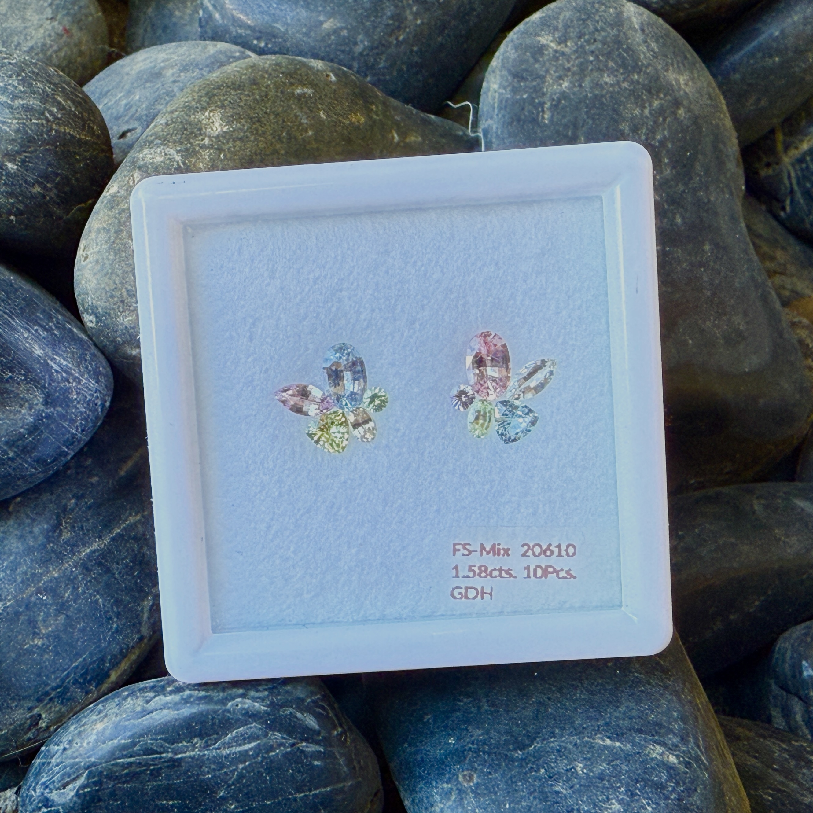 Fancy Cut 無燒藍寶石 - 裸石一盒