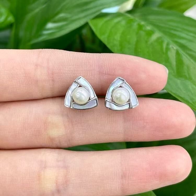 zc1616  S925-淡水珍珠小旋风耳钉（银色）5-5.5mm