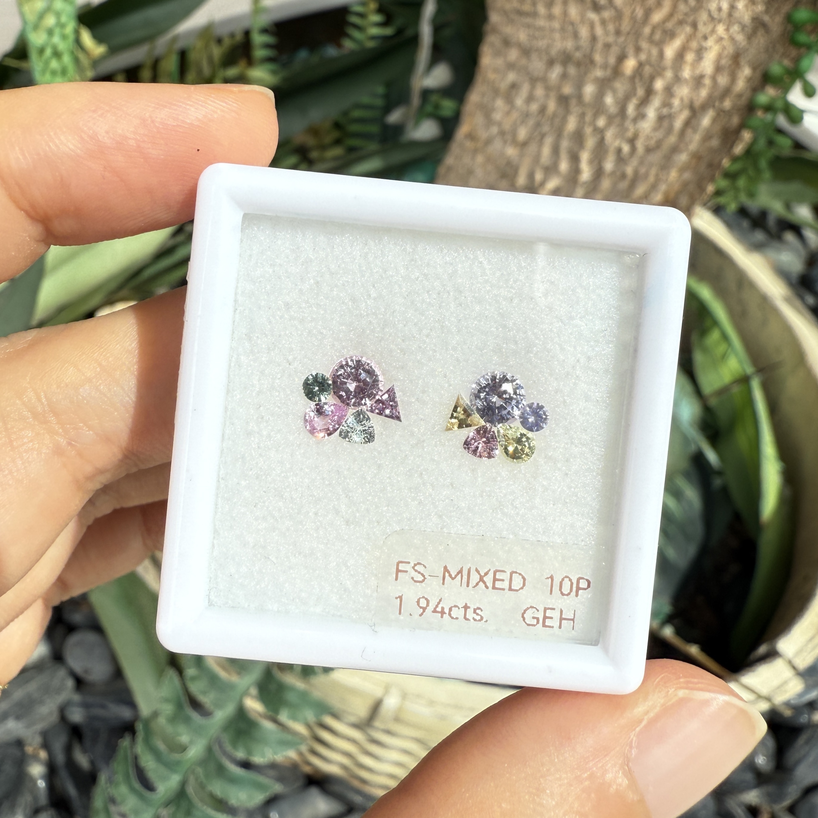 Fancy Cut 無燒藍寶石 - 裸石一盒