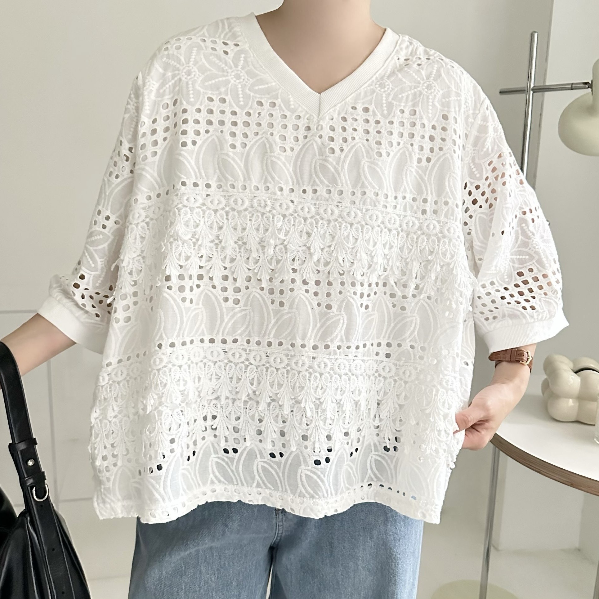 【BONNIE】闊身通花中袖TOP