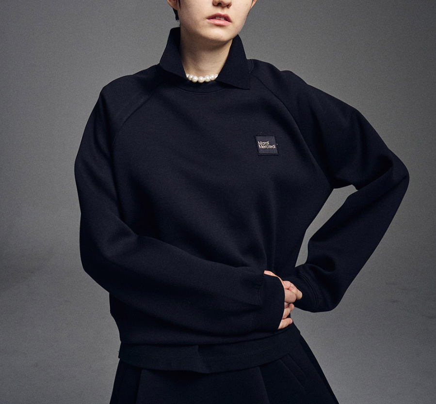 【預購】AKR092205 Mardi 方形 LOGO 短款衛衣