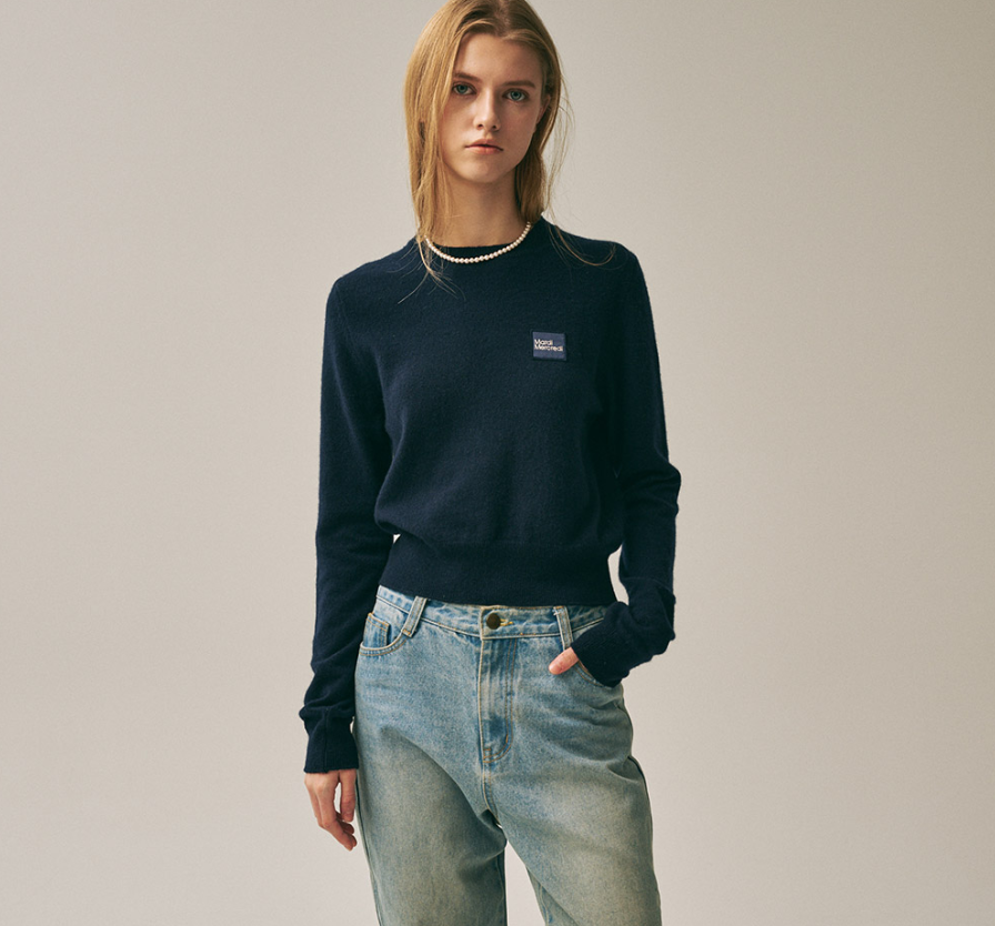 【預購】AKR092206 Mardi 圓領方形LOGO羊絨混紡上衣