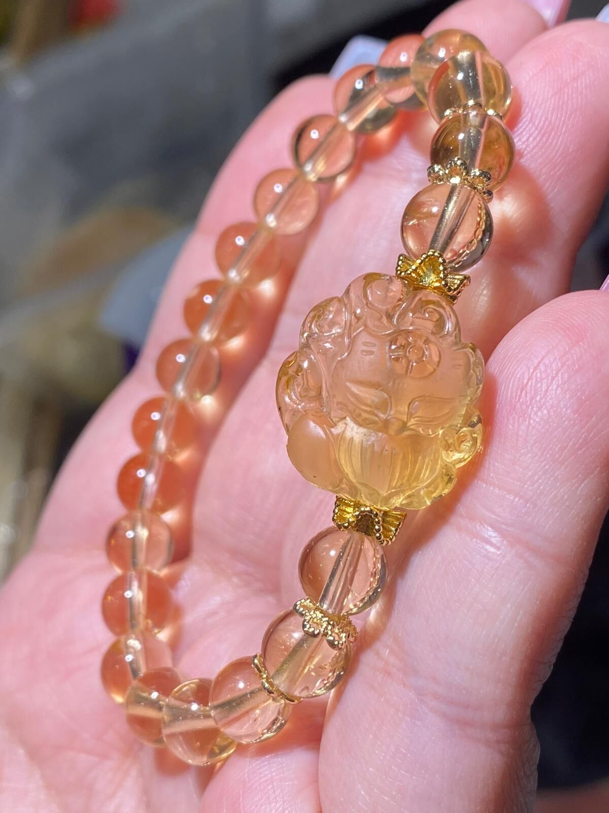 7.5-7.8mm深黃巴西水晶手狐