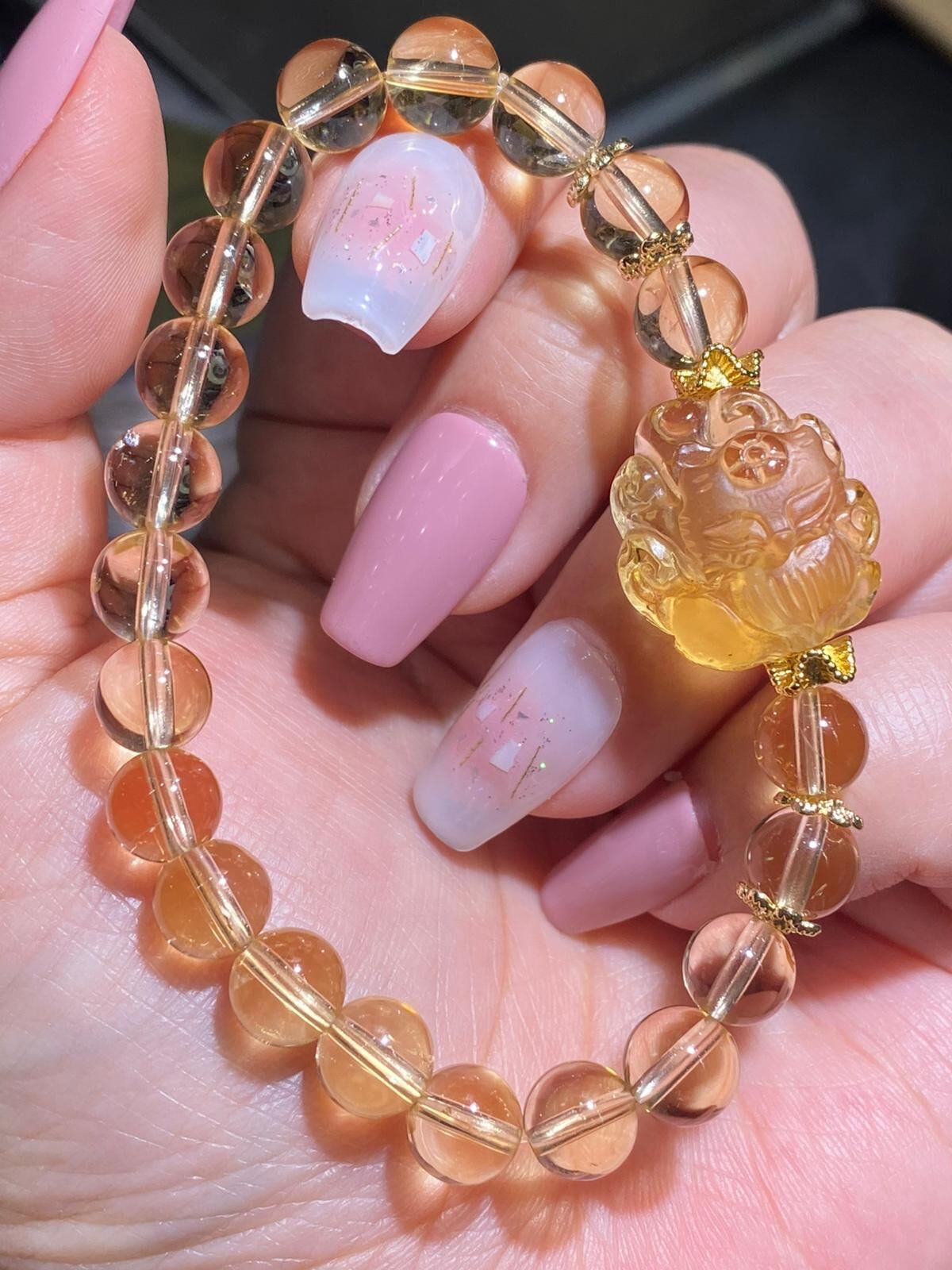 7.5-7.8mm深黃巴西水晶手狐