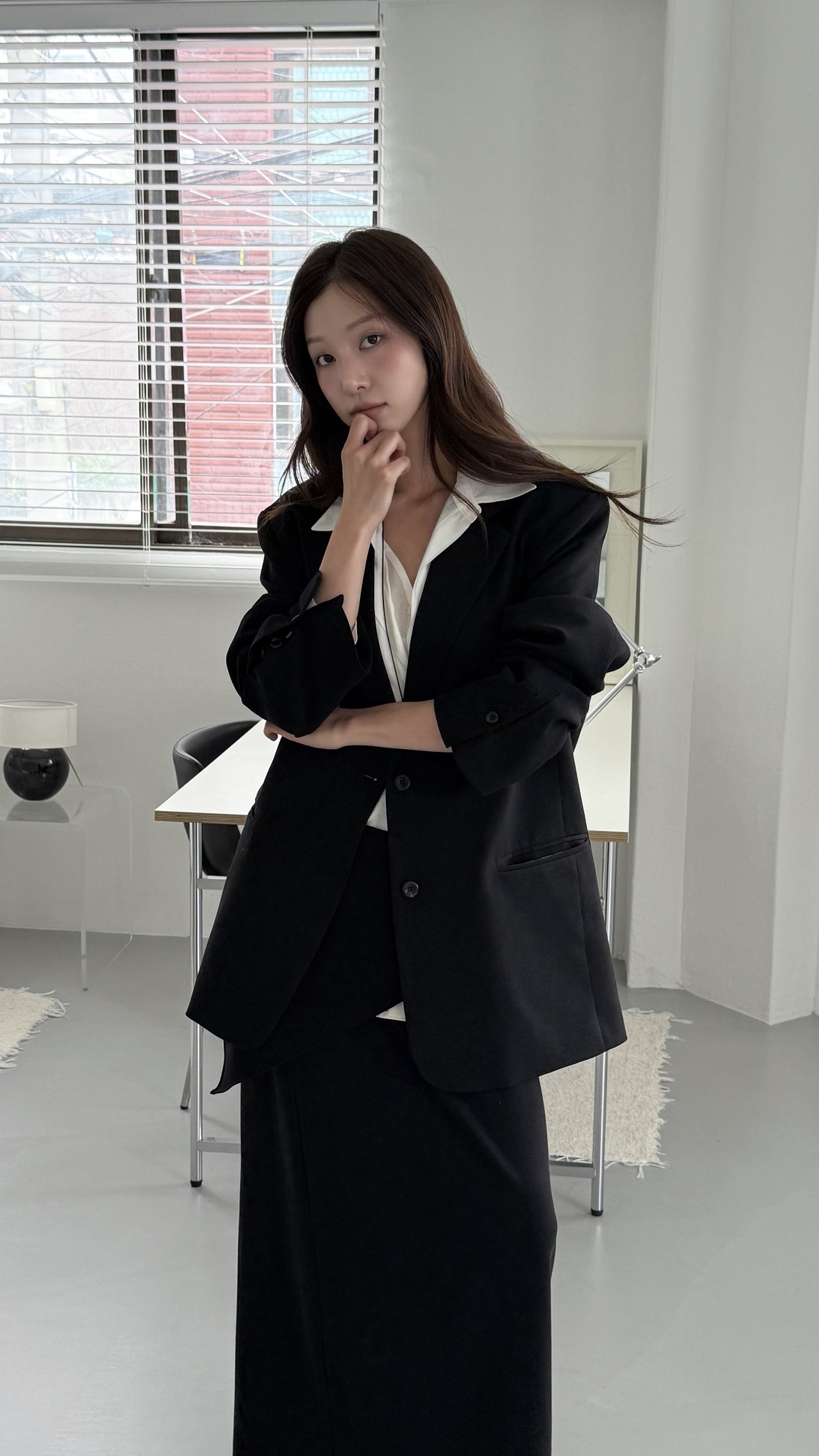 西外回歸！清潭洞美術館小領巾西外（黑）