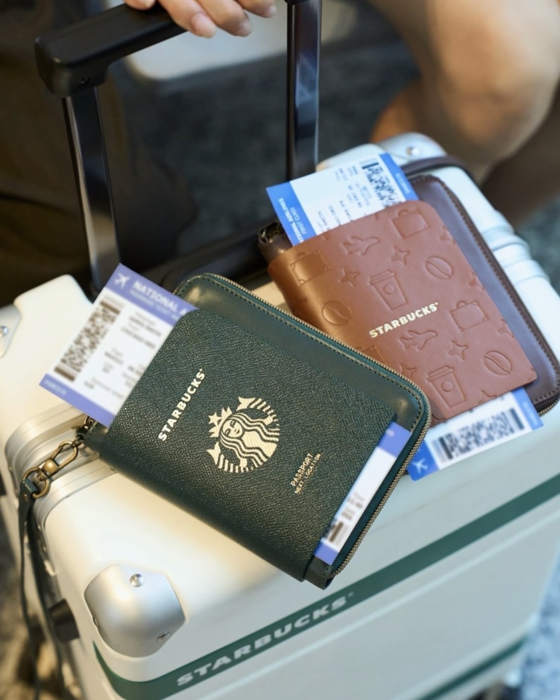 正版授權 STARBUCKS 星巴克 護照夾 多功能卡包證件套