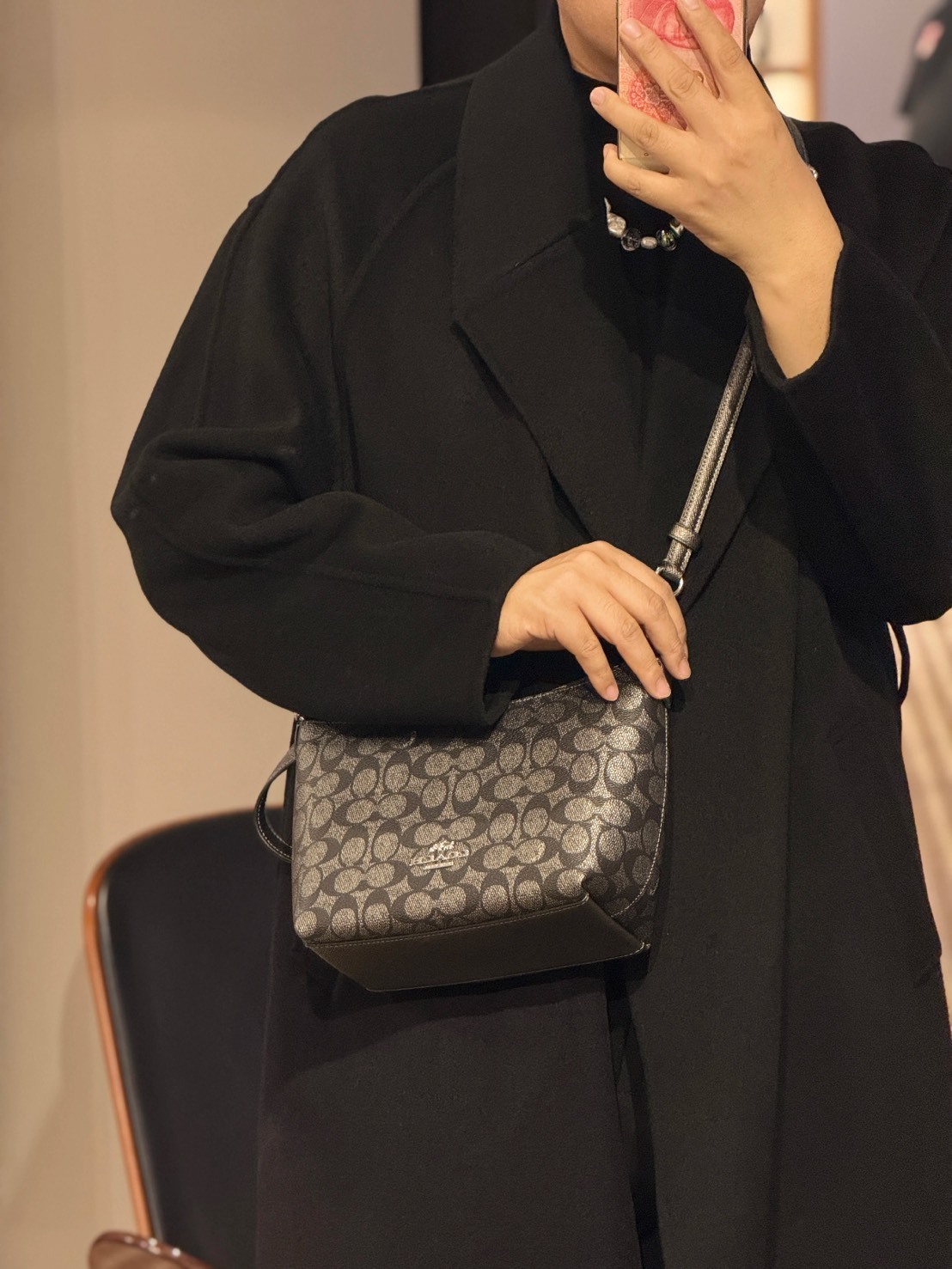 COACH ZIP TOP CROSSBODY 16 黑灰 元寶包