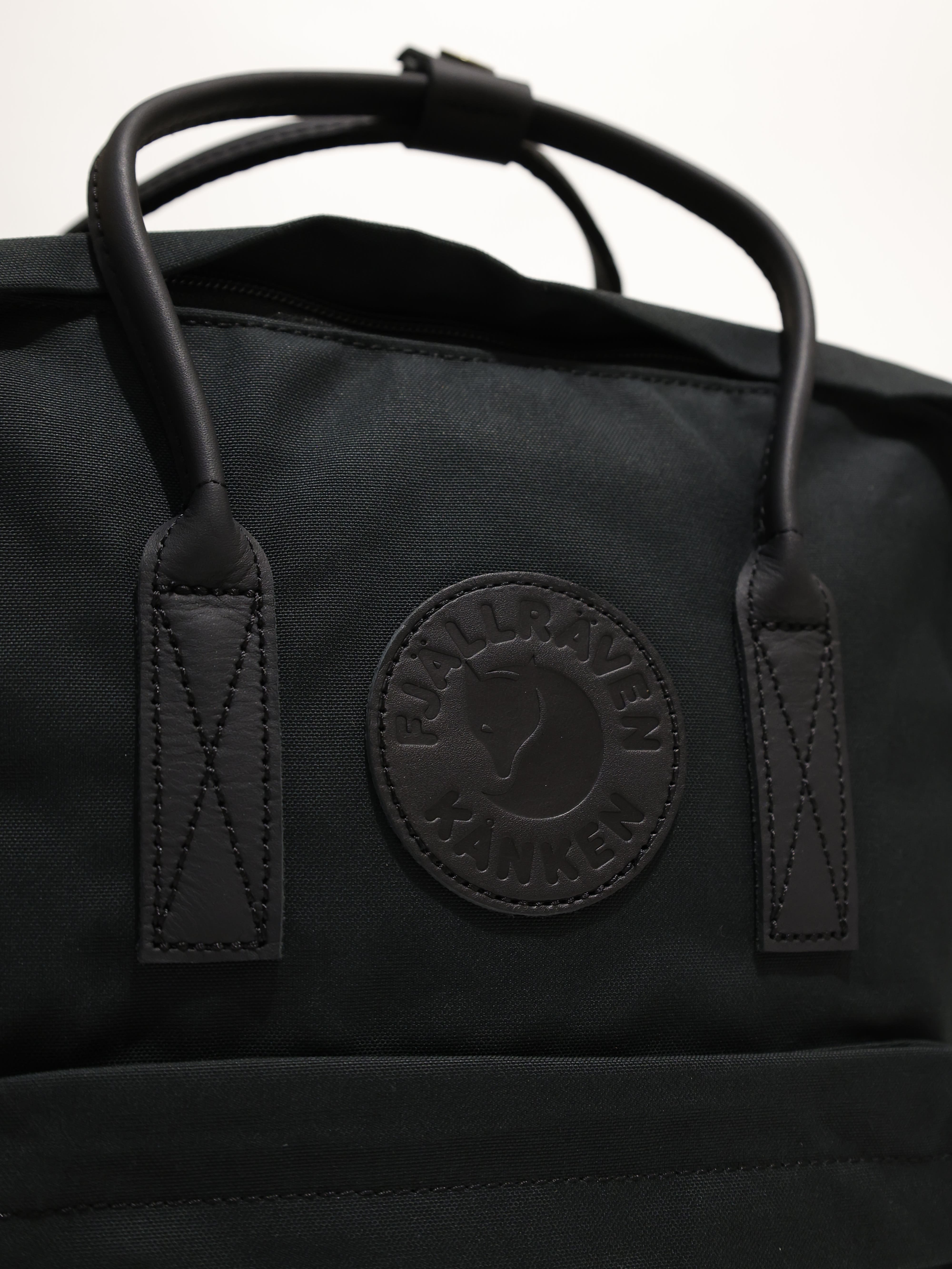 FJALLRAVEN 小狐狸 Kanken No.2 Black Edition 後背包 FR23567
