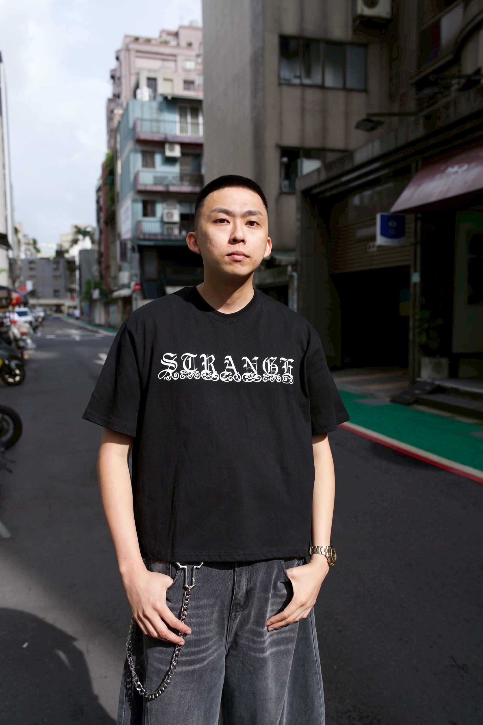 花邊歌德字短袖