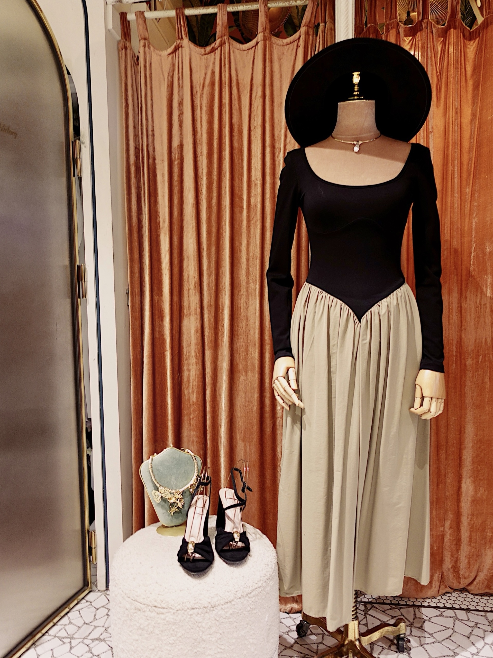 Black Taupe黑灰褐色抓皺澎澎Midi Dress