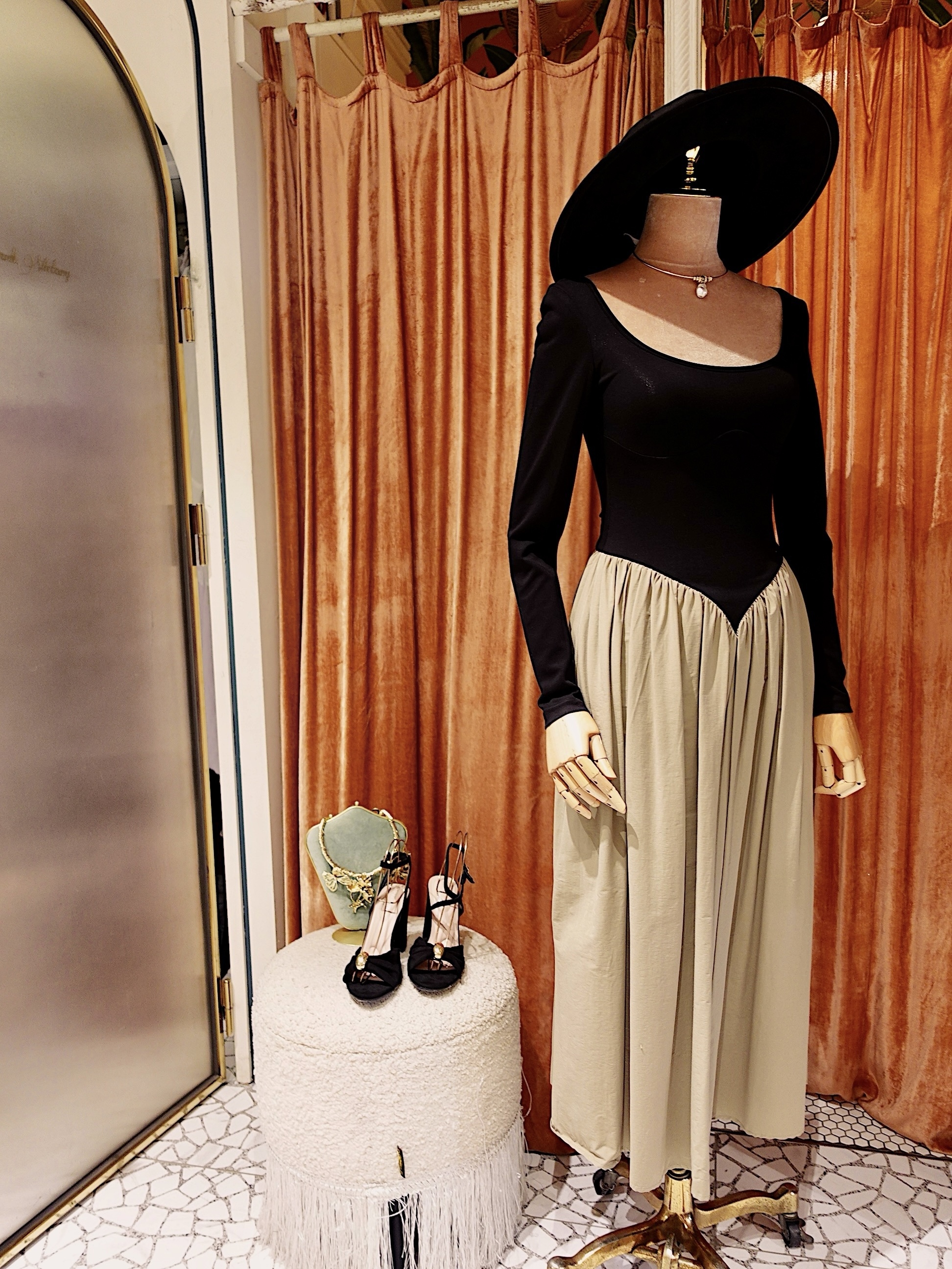 Black Taupe黑灰褐色抓皺澎澎Midi Dress