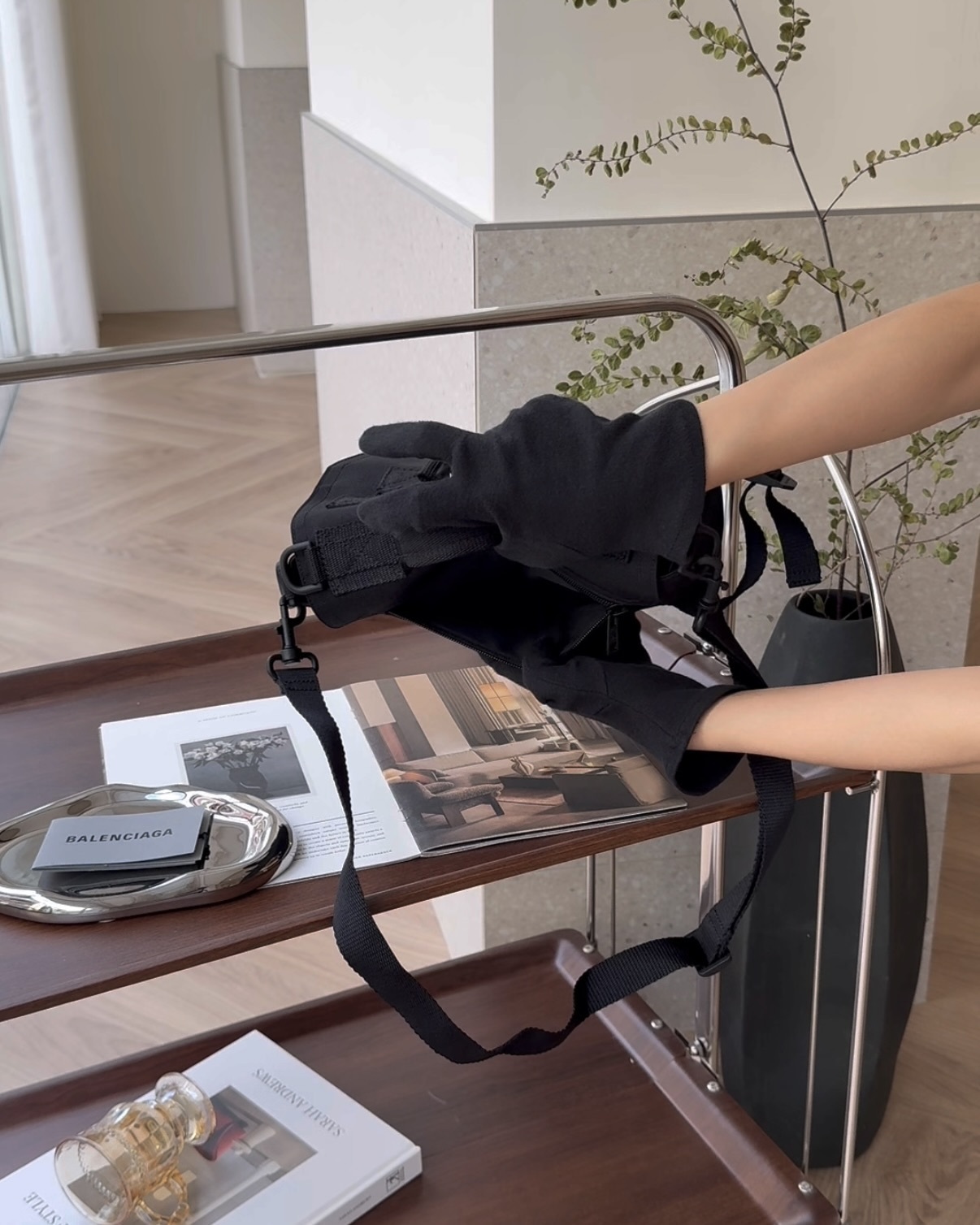 BALENCIAGA｜ARMY 尼龍小號郵差包 黑色