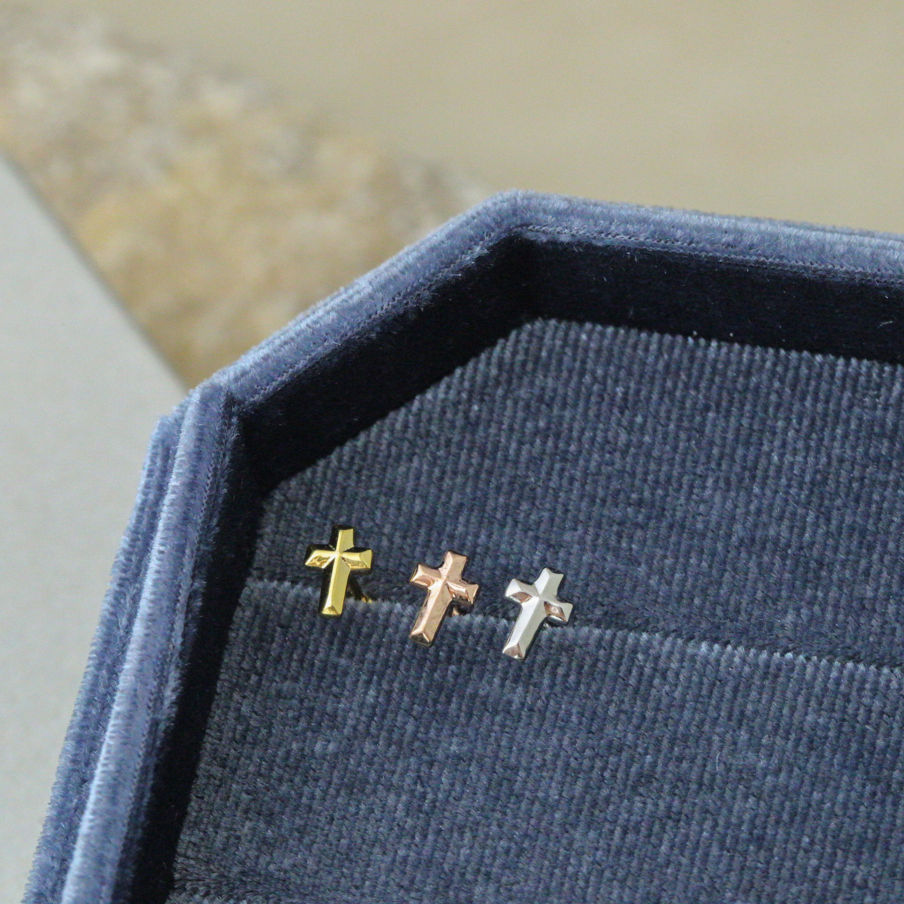 Sve10 (十字架鎖珠耳環）