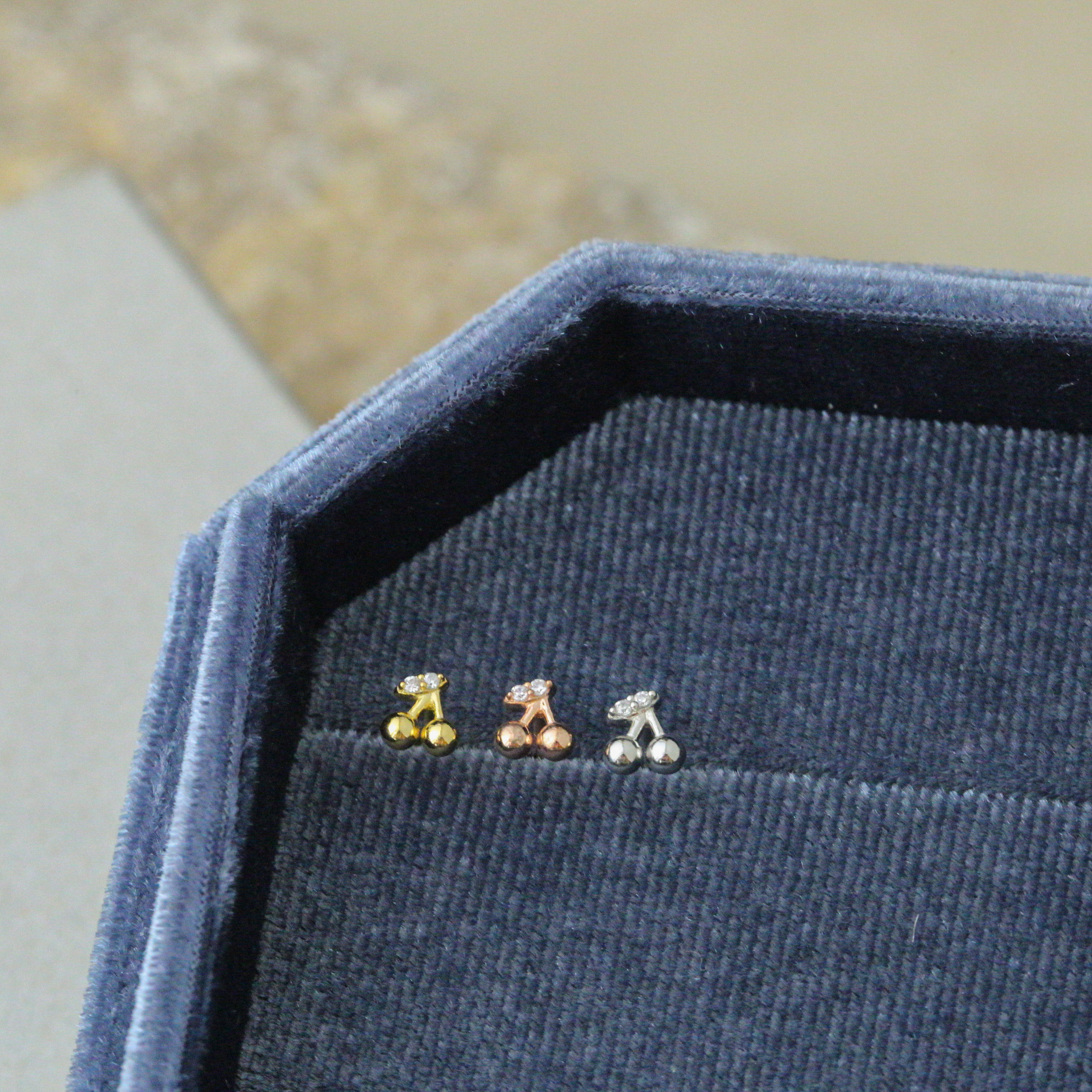 Sve10 (車厘子鎖珠耳環）