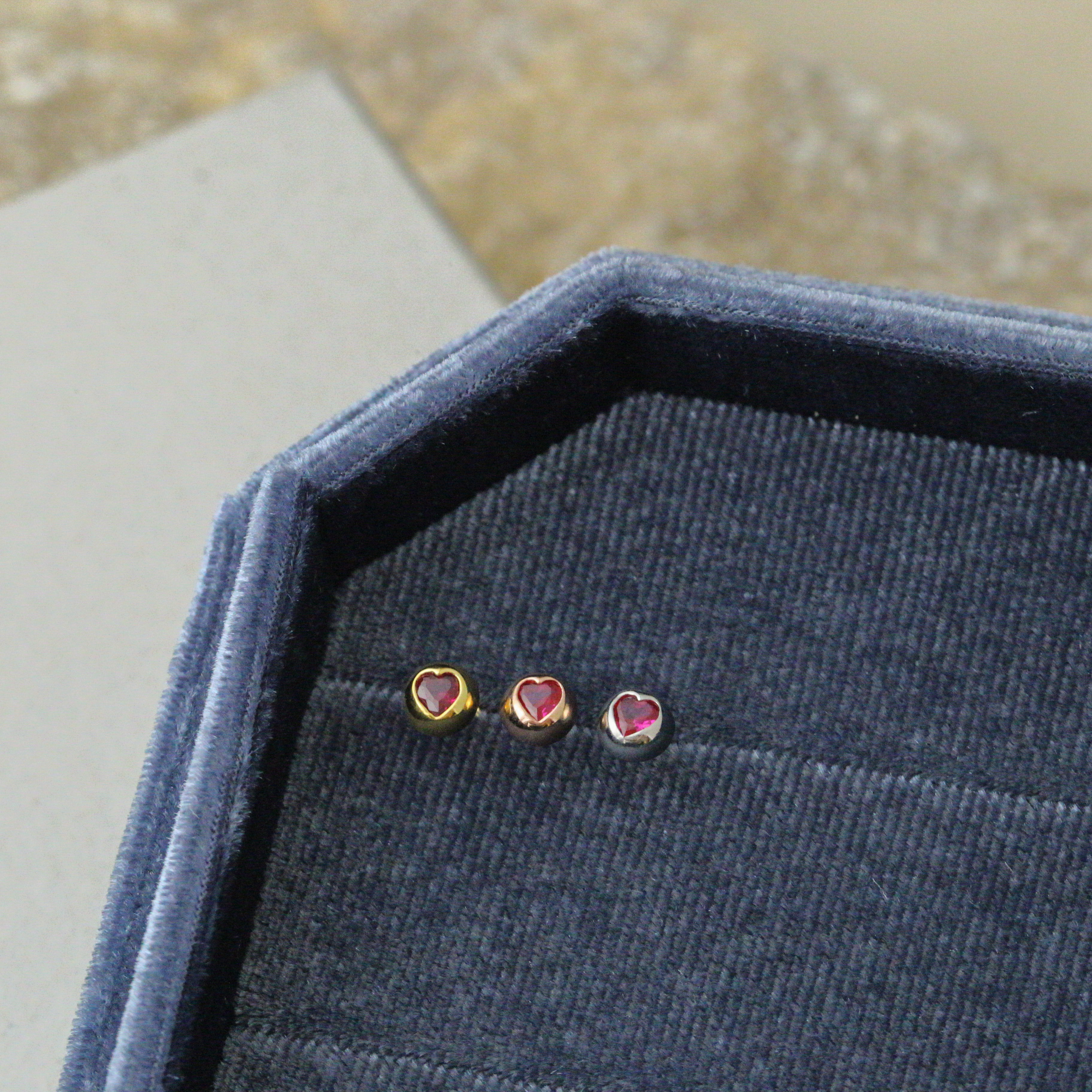 Sve10 (紅色愛心鋯石、白色愛心鋯石鎖珠耳環）