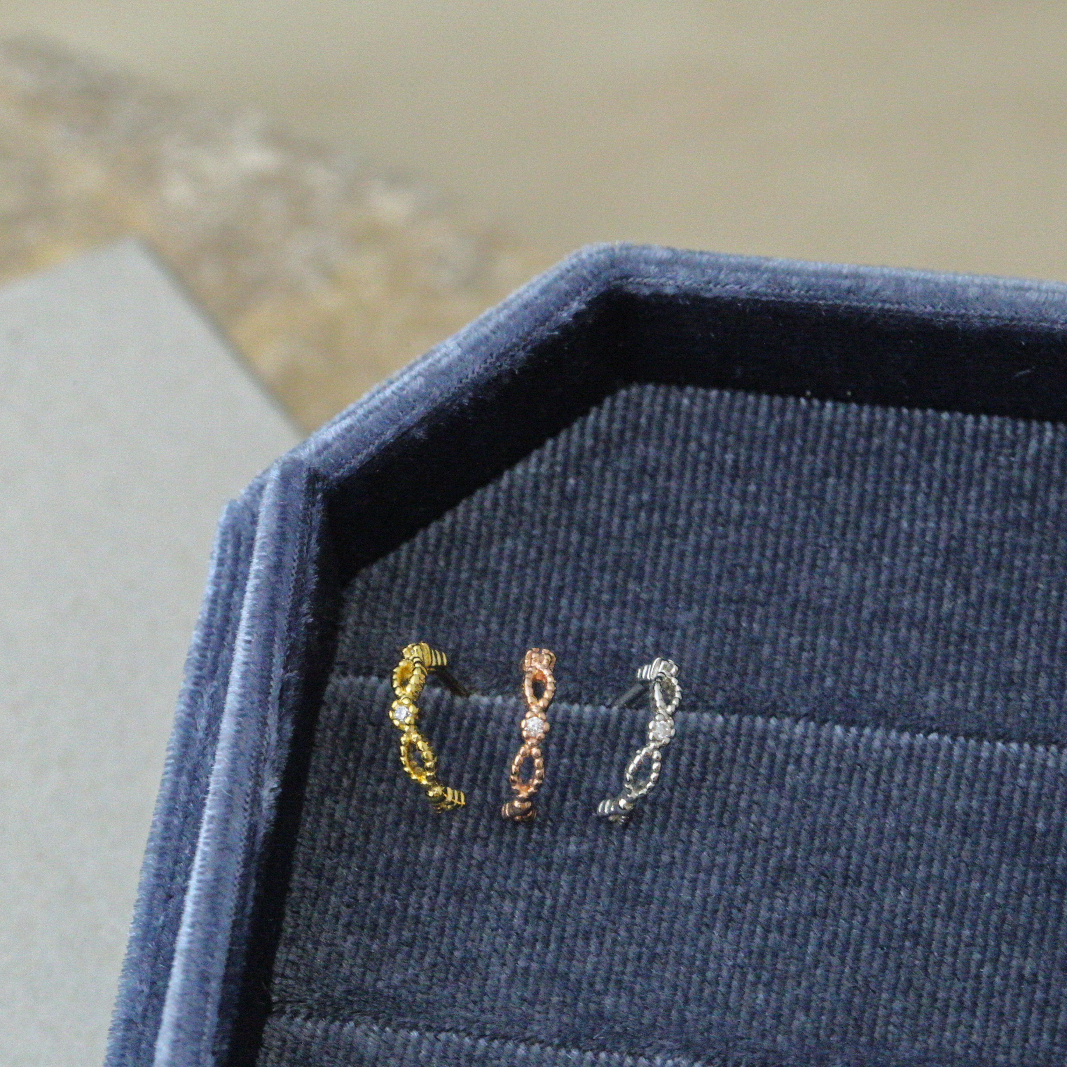 Sve11 (半圈法式縷空小鋯石鎖珠耳環）