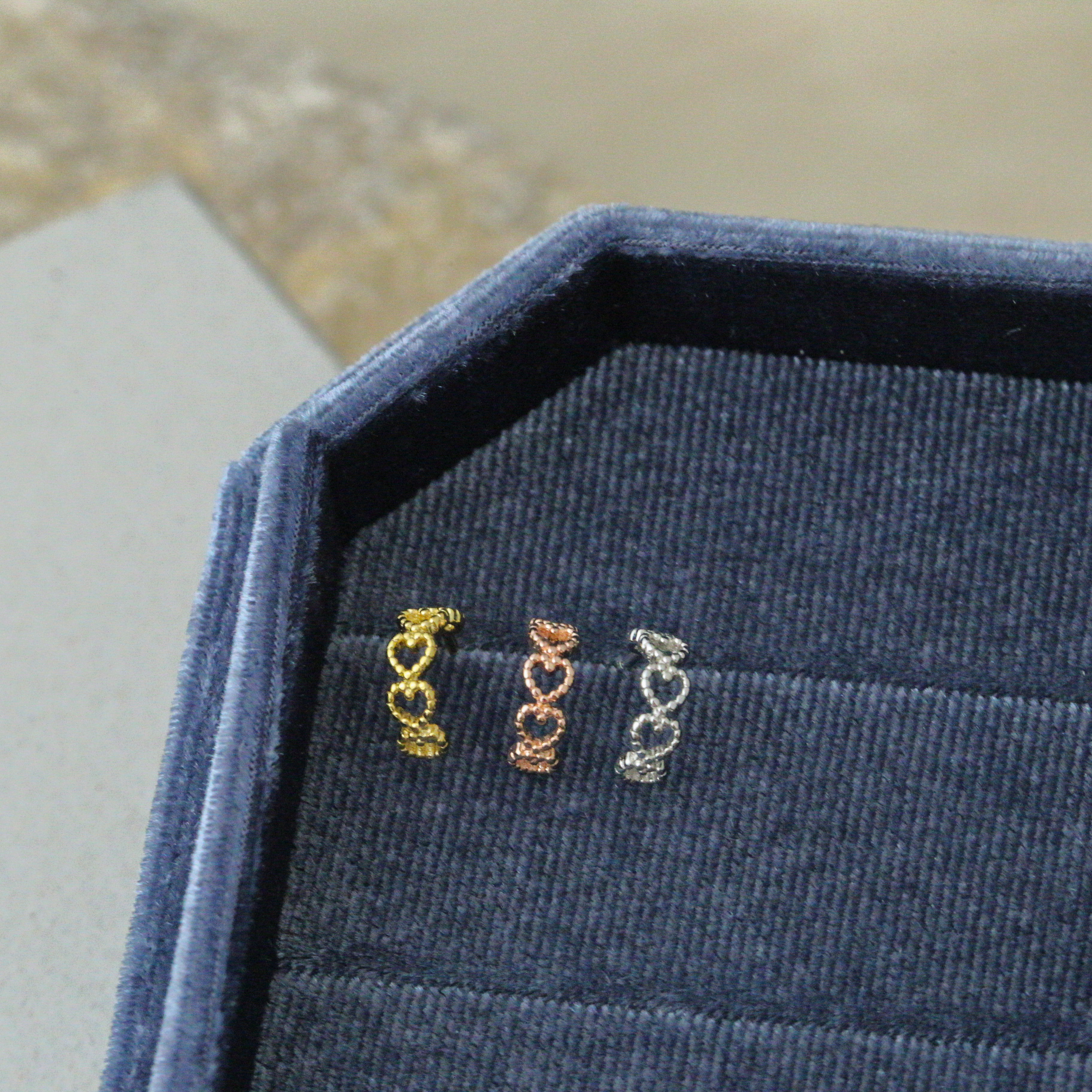 Sve11 (Sve11 (半圈法式縷空愛心鎖珠耳環）