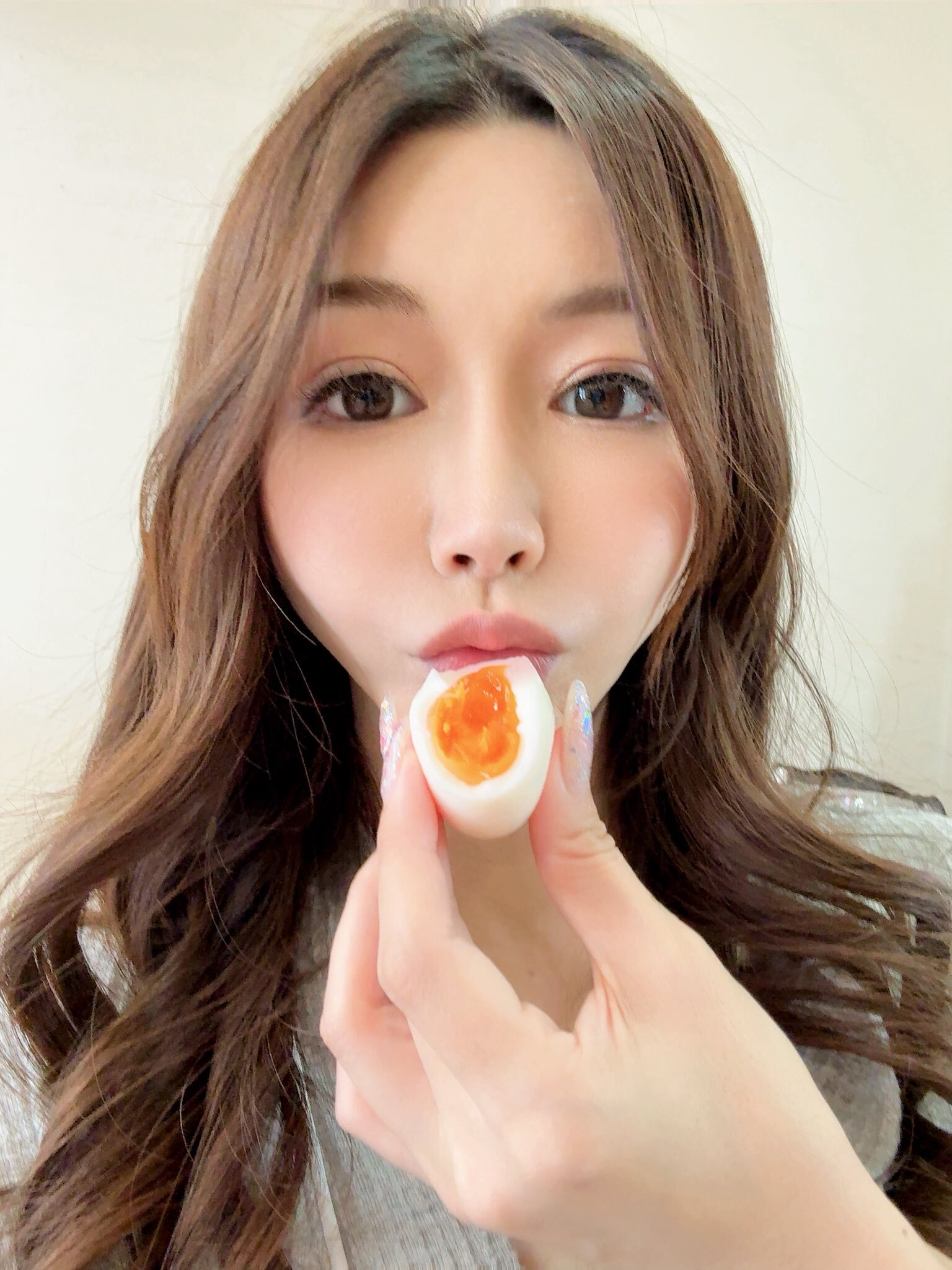 愛弓涼 - 吃東西