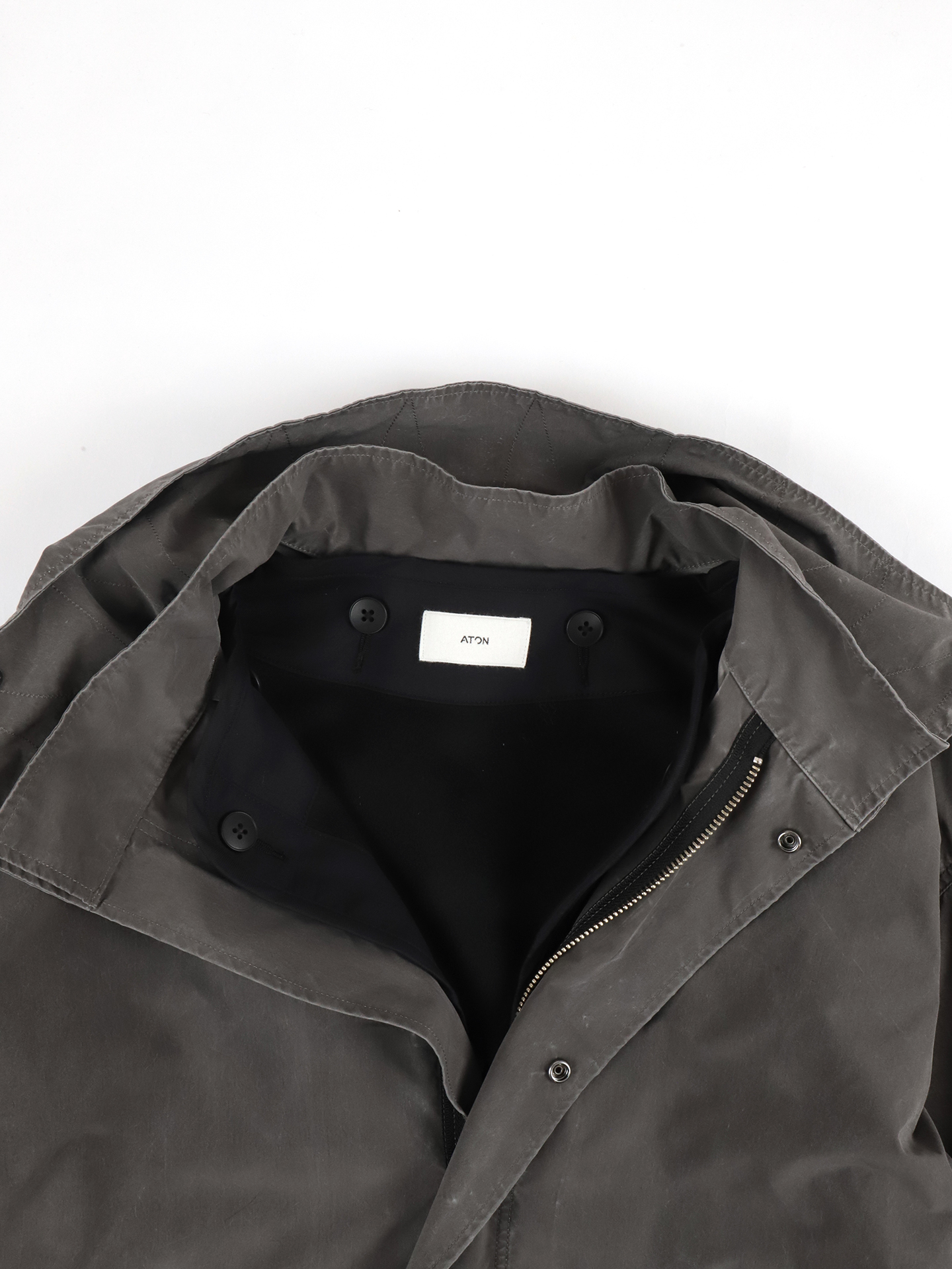 ATON Pigment Air Weather Short Mods Coat Sumi ATON Pigment Air Weather Short Mods Coat Sumi