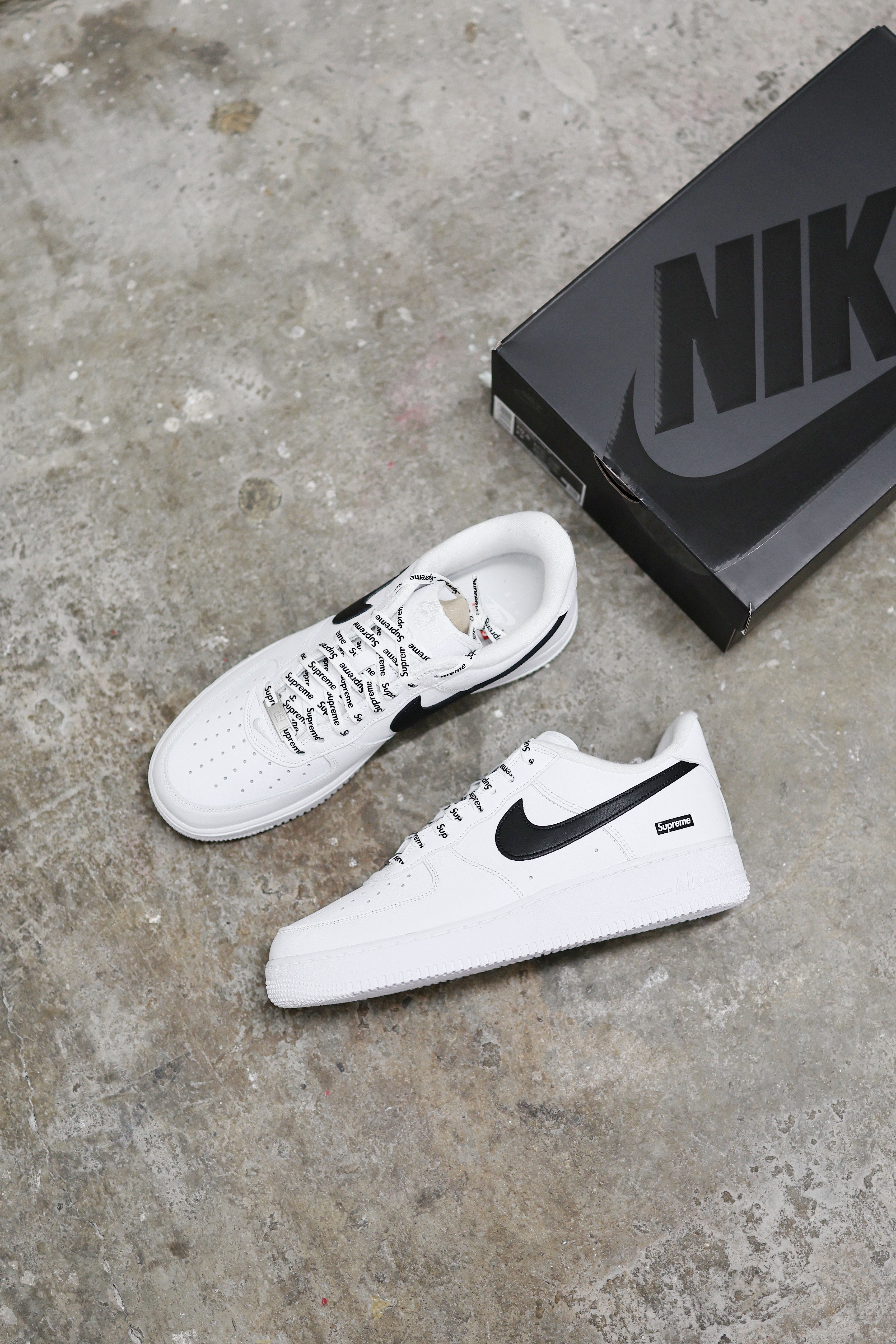 Supreme x Nike  Air Force 1 Low White Black CU9225-102