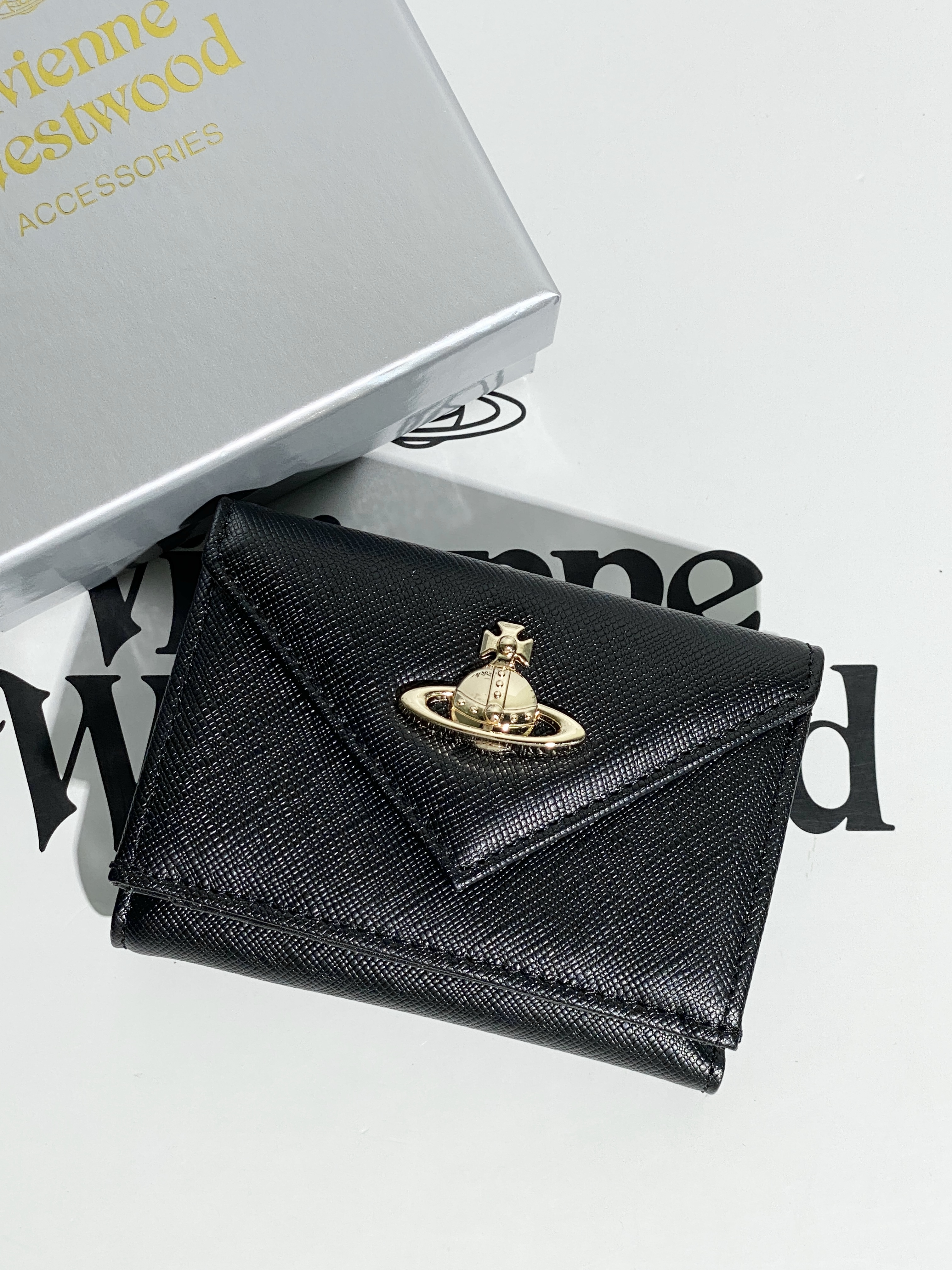 Vivienne Westwood 經典黑色真皮短銀包