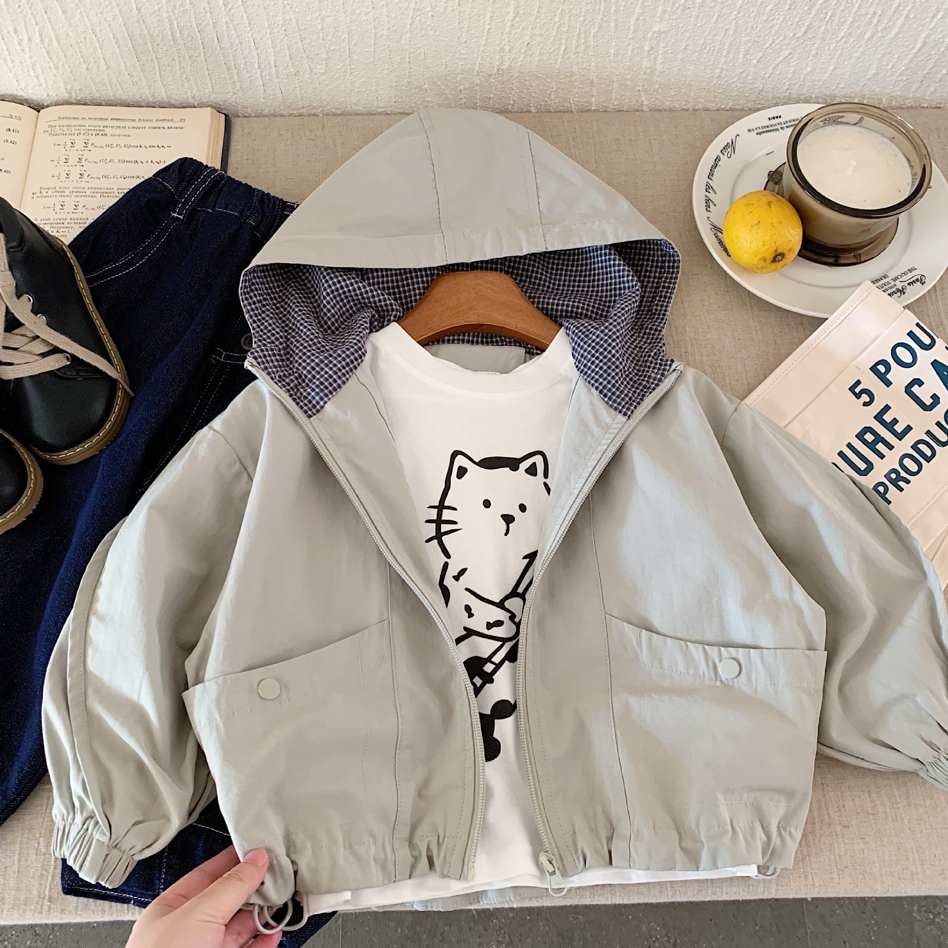 淺灰格紋連帽風衣外套